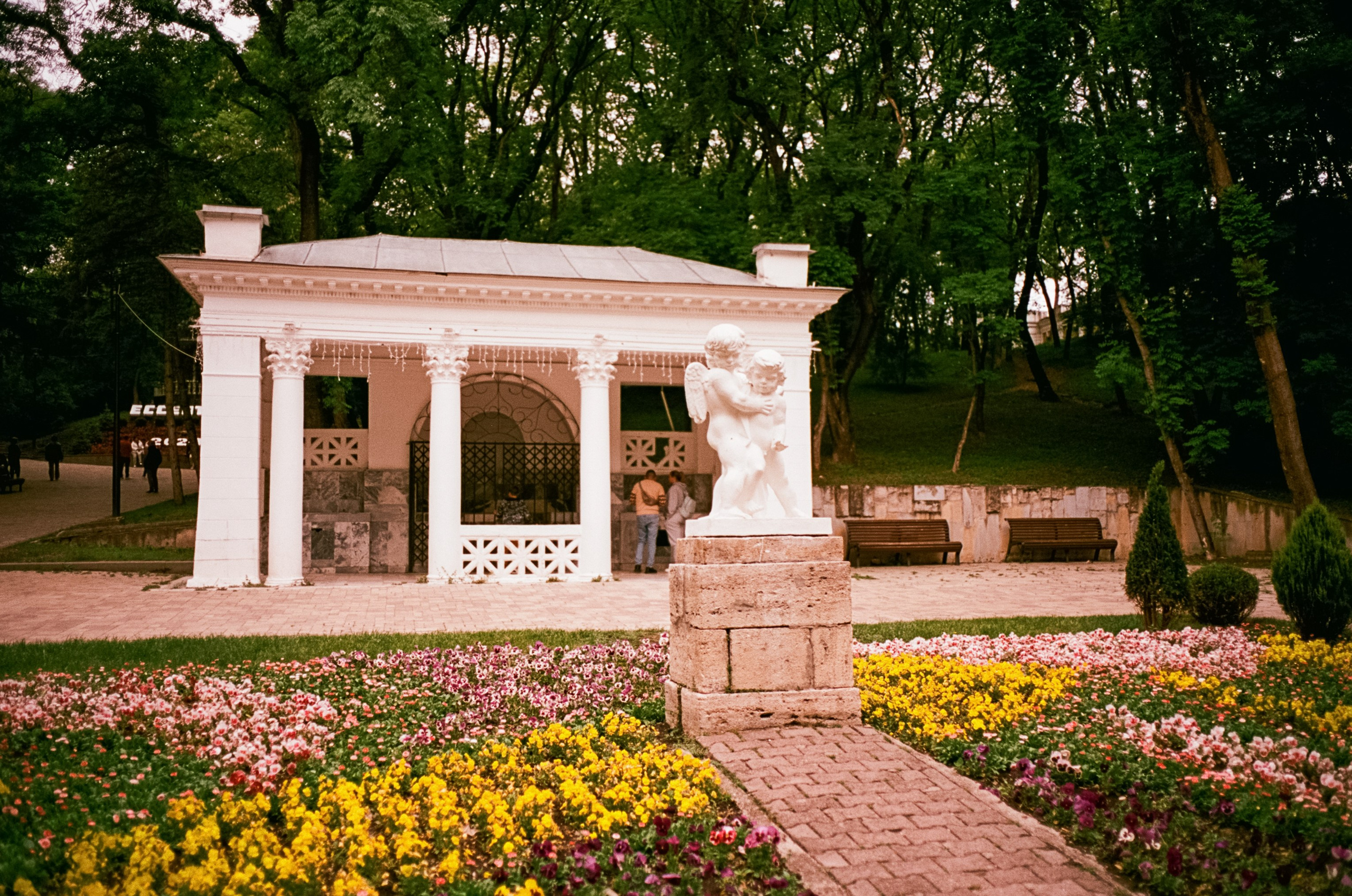 Парк Ессентуки и дорога к перевалу / Kodak Aerocolor IV / BESSA-T