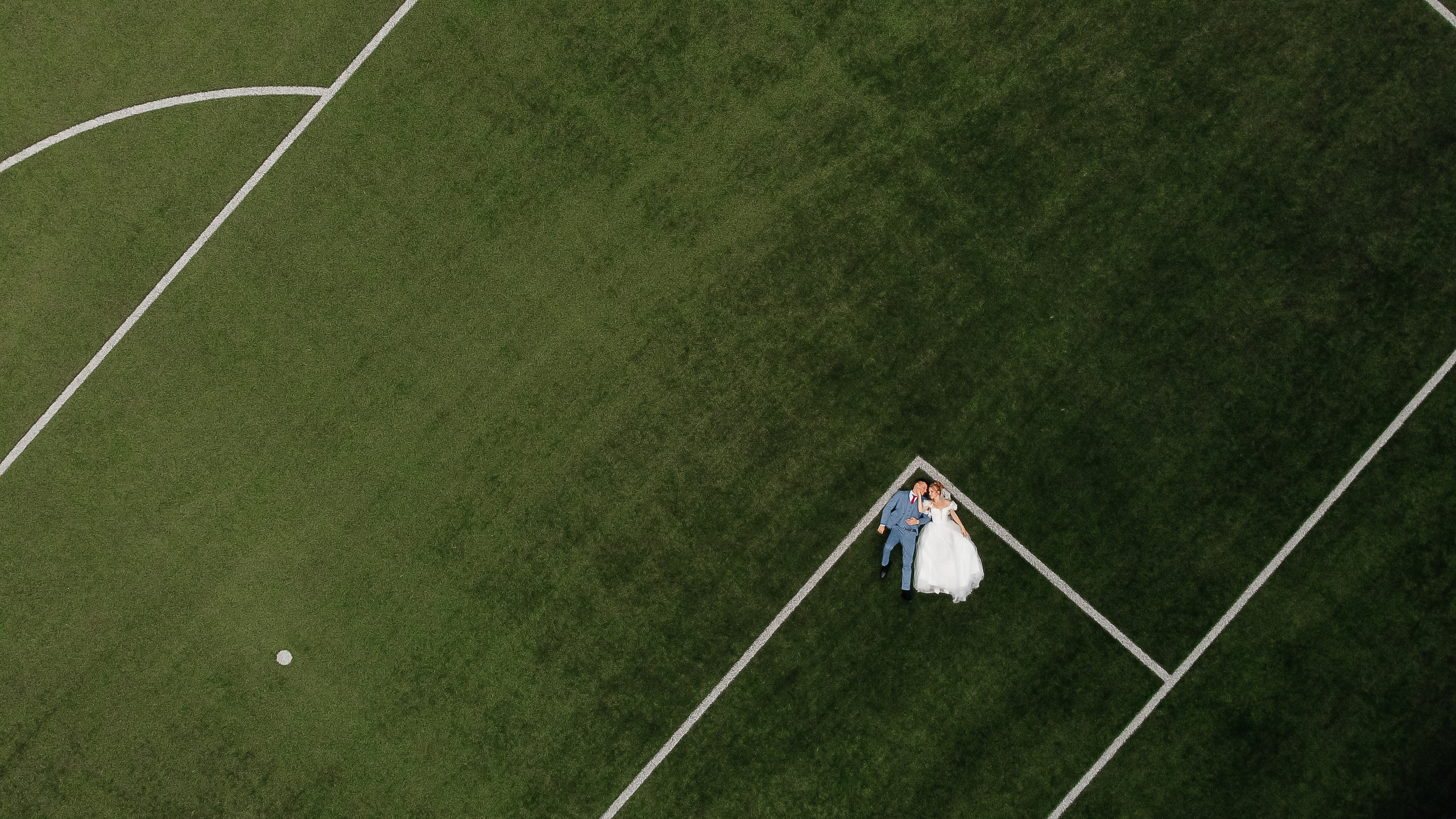 А&А — фотосессия на стадионе. Свадебный фотограф в Оренбурге Илья Володьков