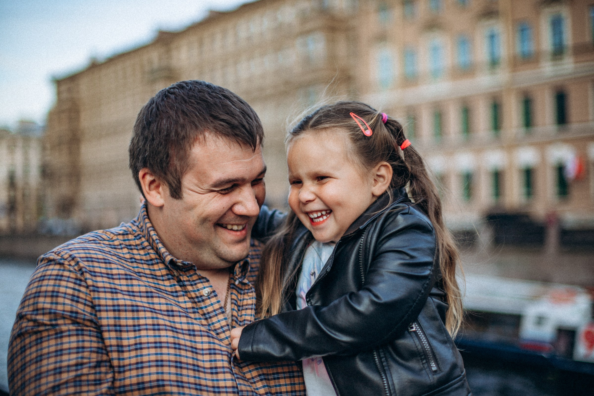 Мария с семьей в сентябре. Фотопрогулка в Петербурге. Индивидуальный и семейный фотограф в Санкт-Петербурге