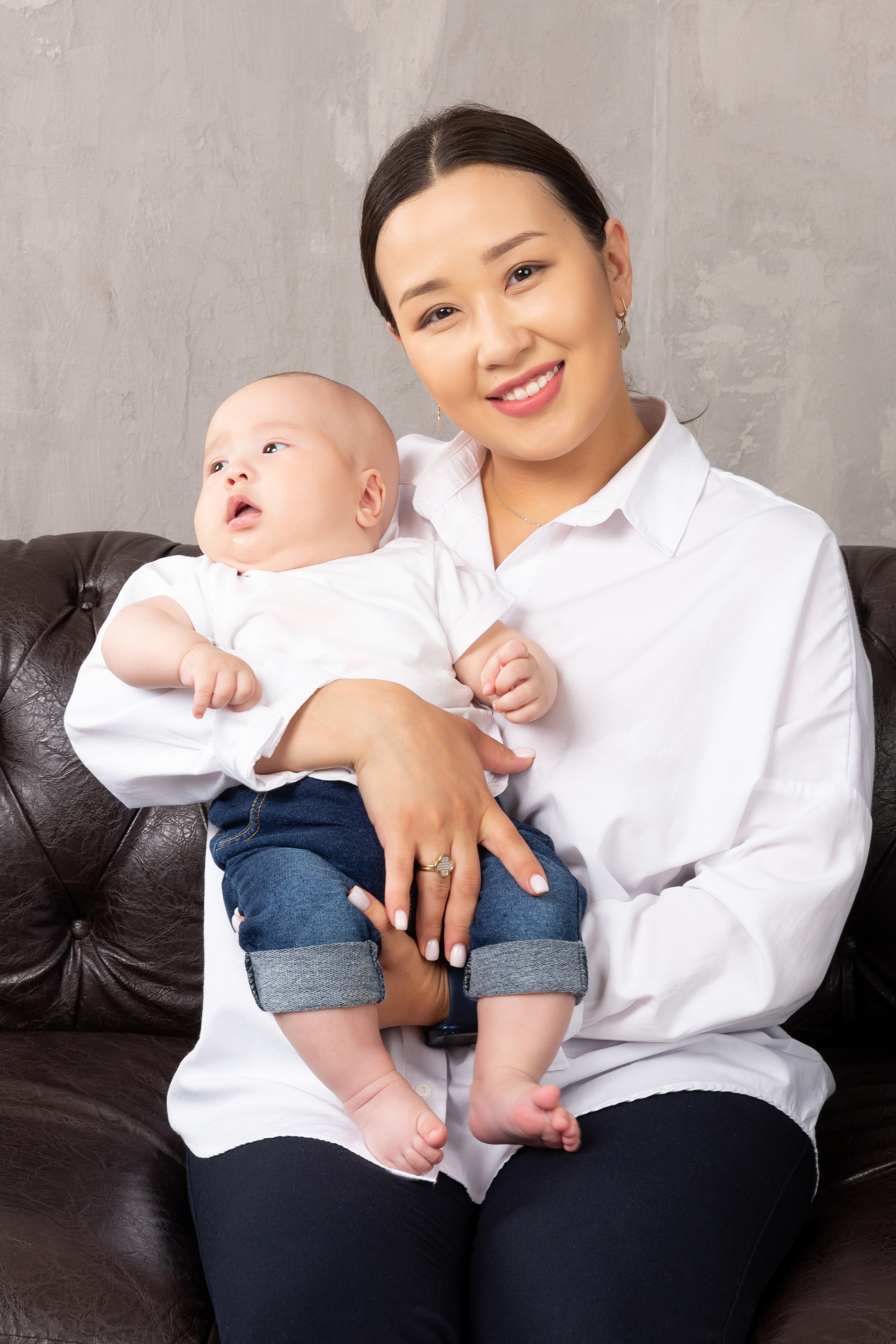 Аяулым и семья. Фотостудия Алматы. Семейная и детская фотостудия Family studio.Фотограф Алматы