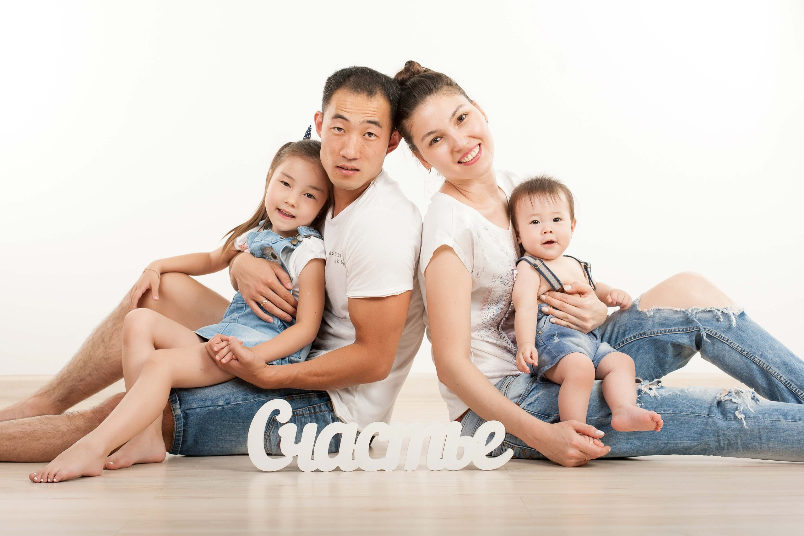 Фотосессия семейная. Фотостудия Алматы. Семейная и детская фотостудия Family studio.Фотограф Алматы