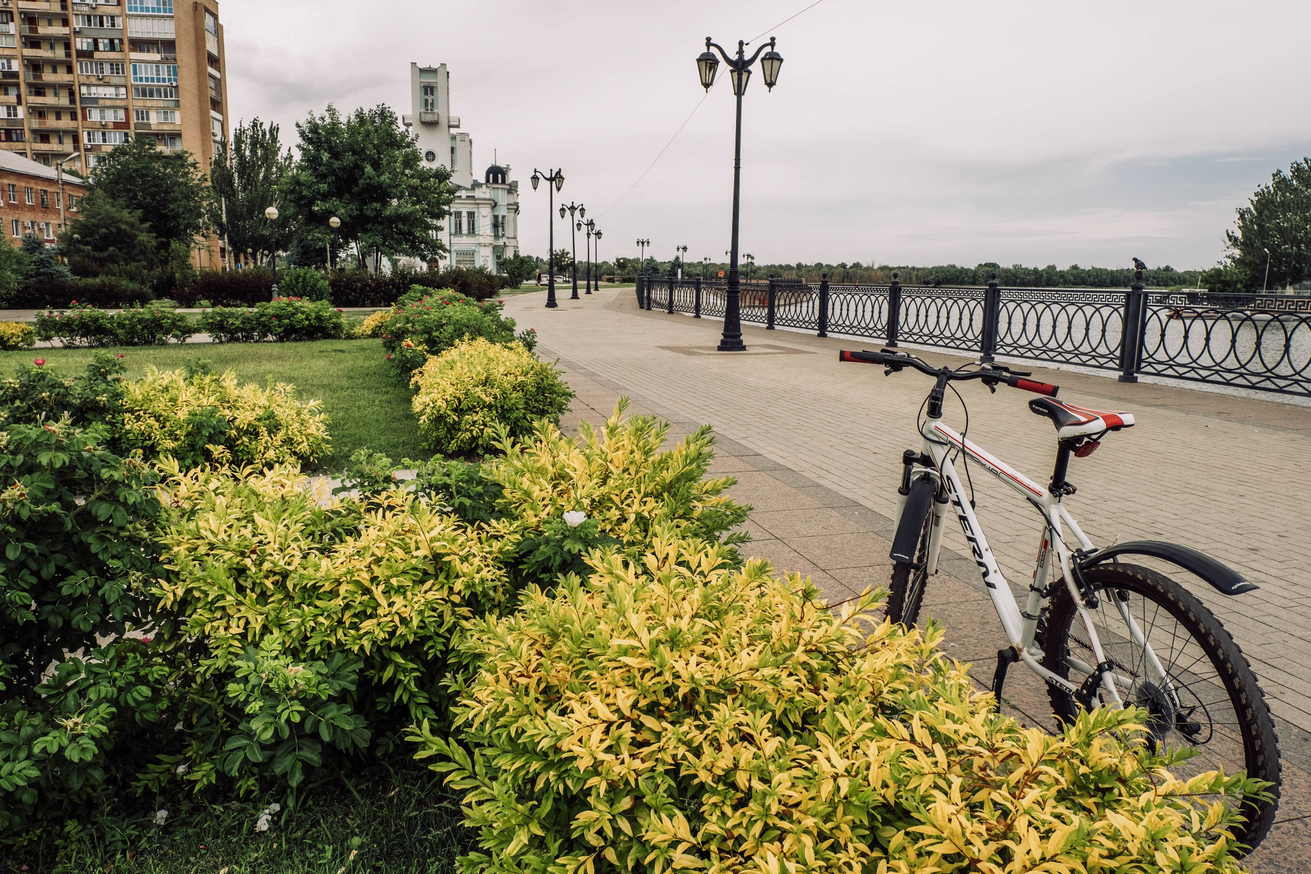 Набережная. Фотограф Анатолий Деникин
