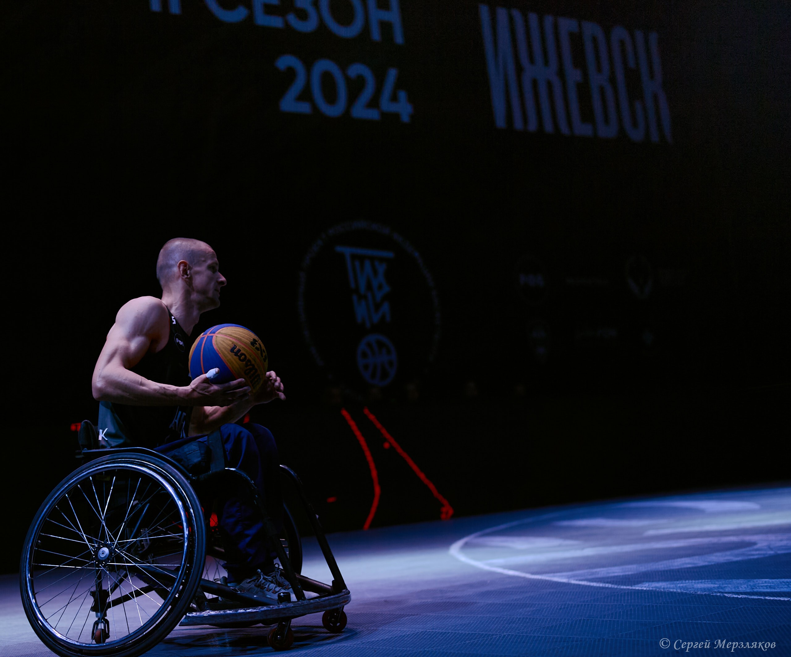Лига Сильных. Ижевск 2024. Баскетбол на колясках. Спортивный репортажный фотограф в Ижевске Сергей Мерзляков