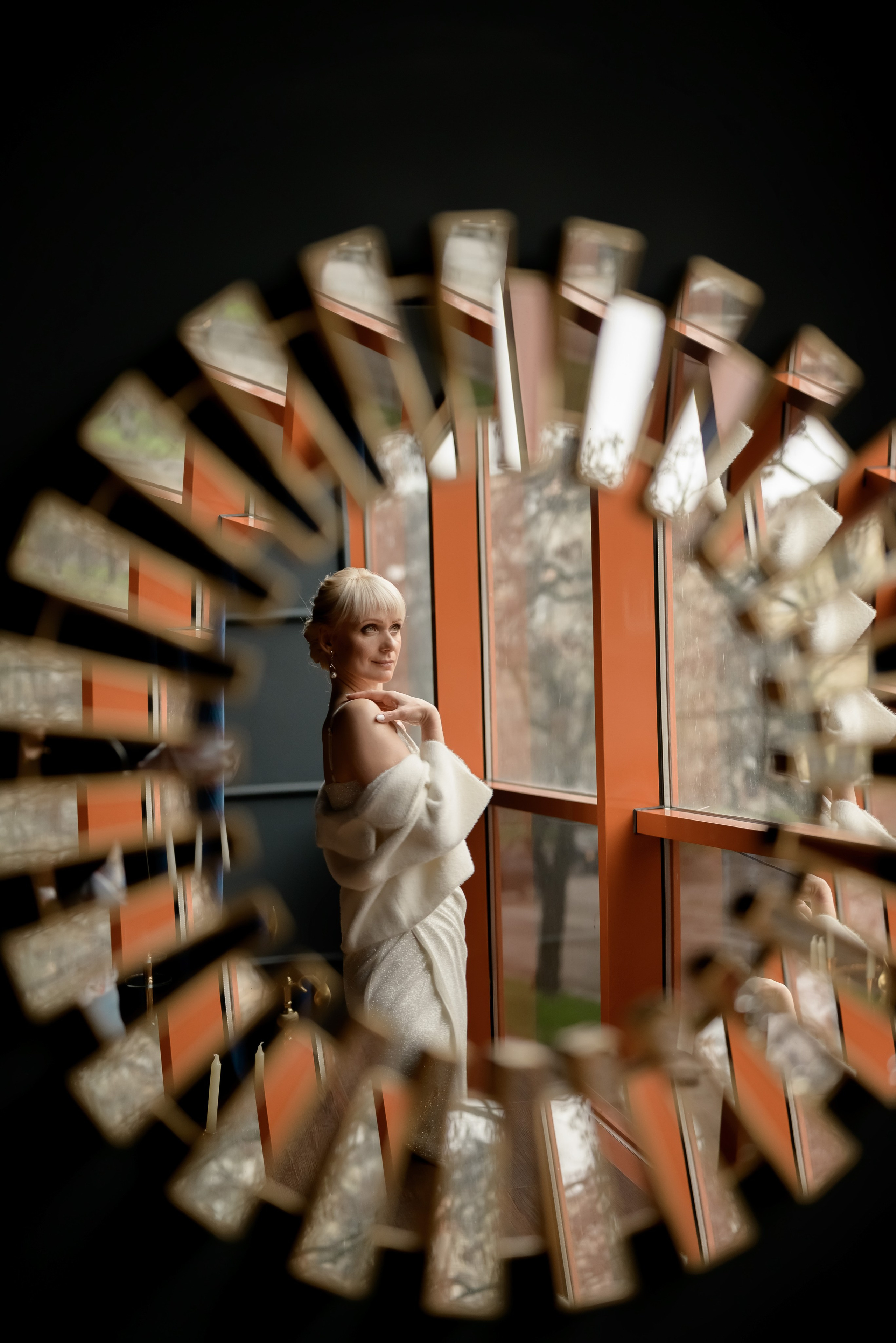 Свадебная фотосессия в синем зале. Юлия Басня семейный и свадебный фотограф в Донецке