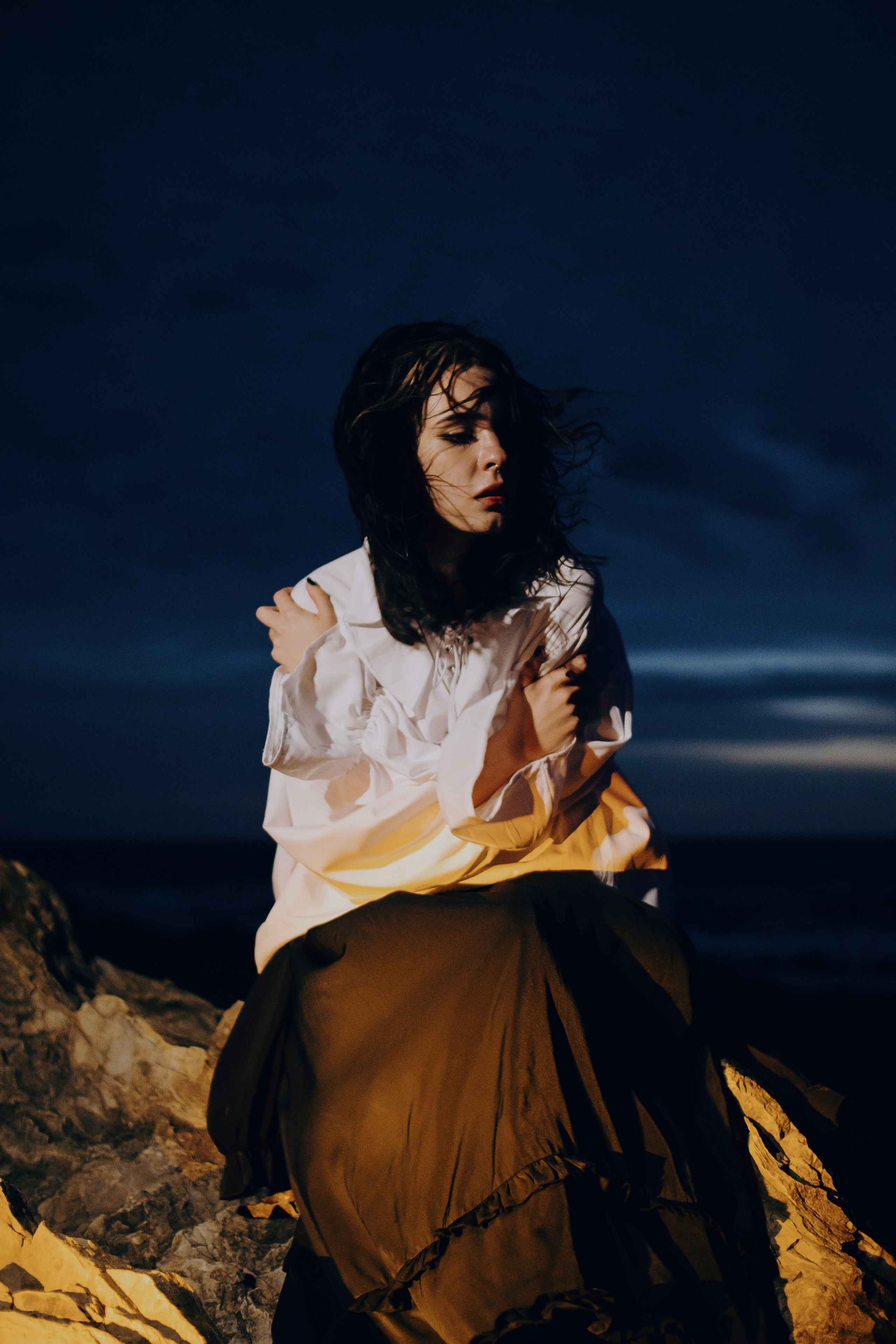 Съёмка у моря с оленьими рогами