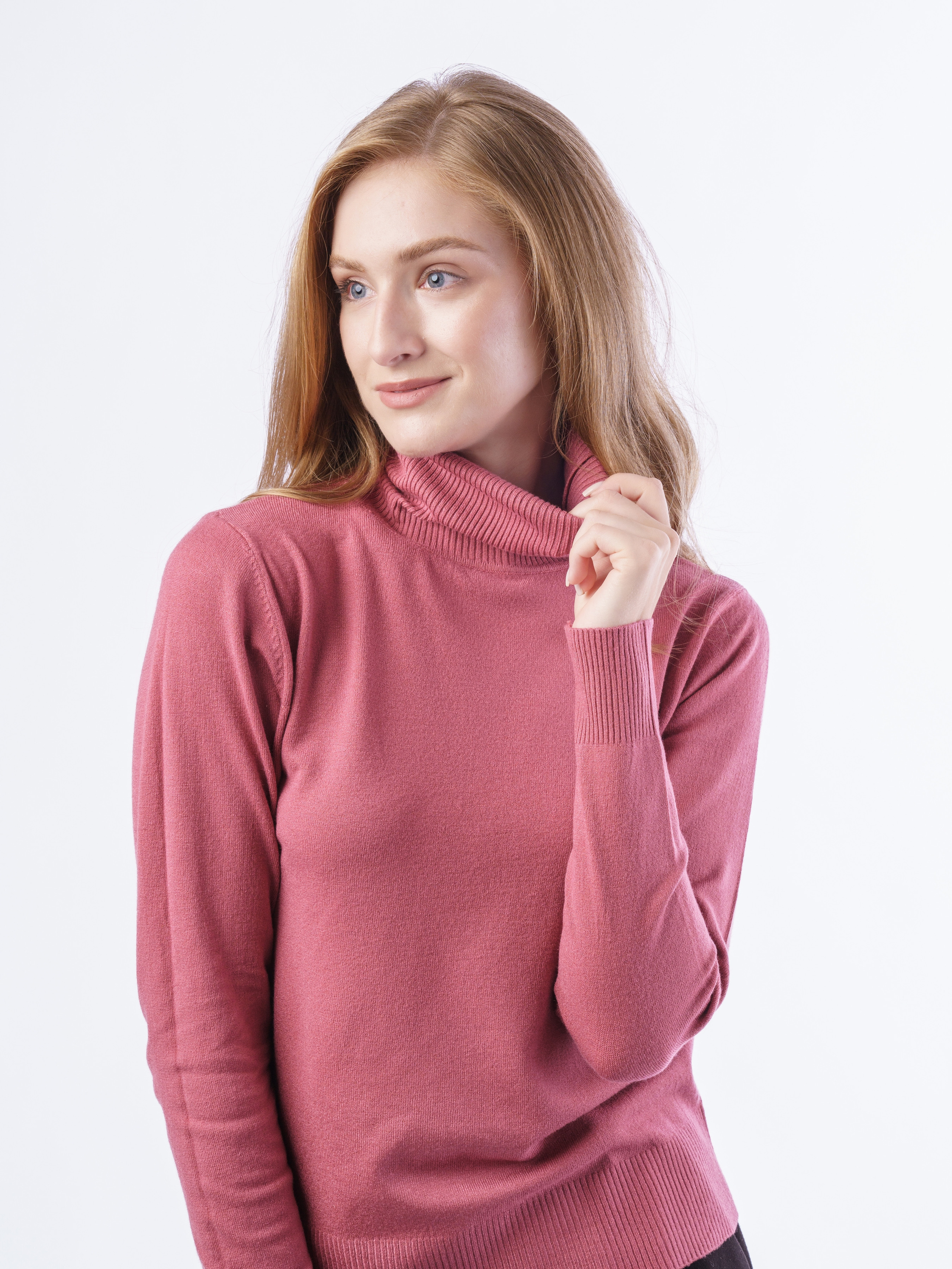 Водолазки, модель Мария и Елена. KED Production — продакшн из СПб. Создаём фото, видео и контент, который помогает брендам и селлерам продавать больше