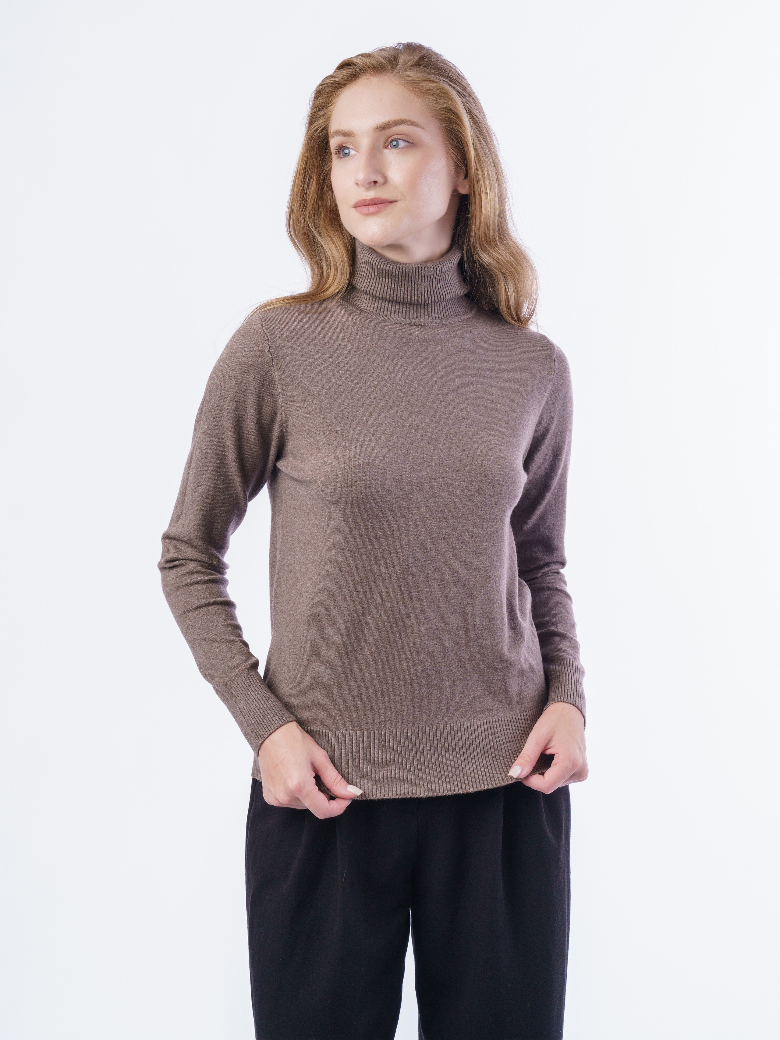 Водолазки, модель Мария и Елена. KED Production — продакшн из СПб. Создаём фото, видео и контент, который помогает брендам и селлерам продавать больше