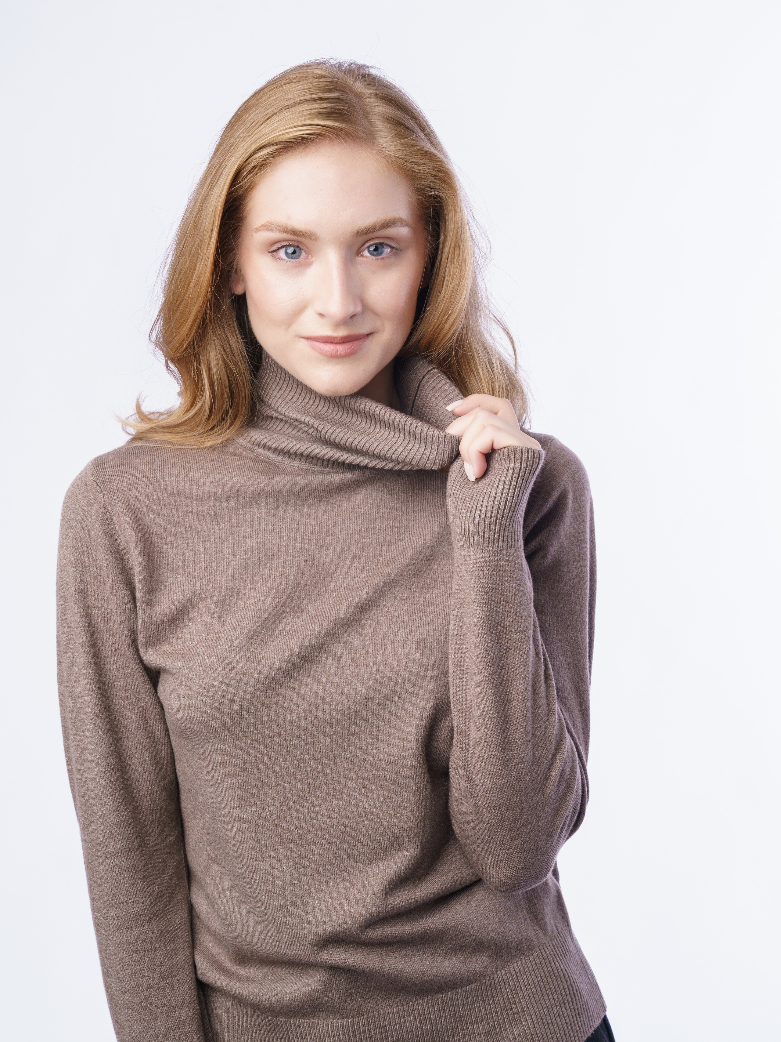 Водолазки, модель Мария и Елена. KED Production — продакшн из СПб. Создаём фото, видео и контент, который помогает брендам и селлерам продавать больше