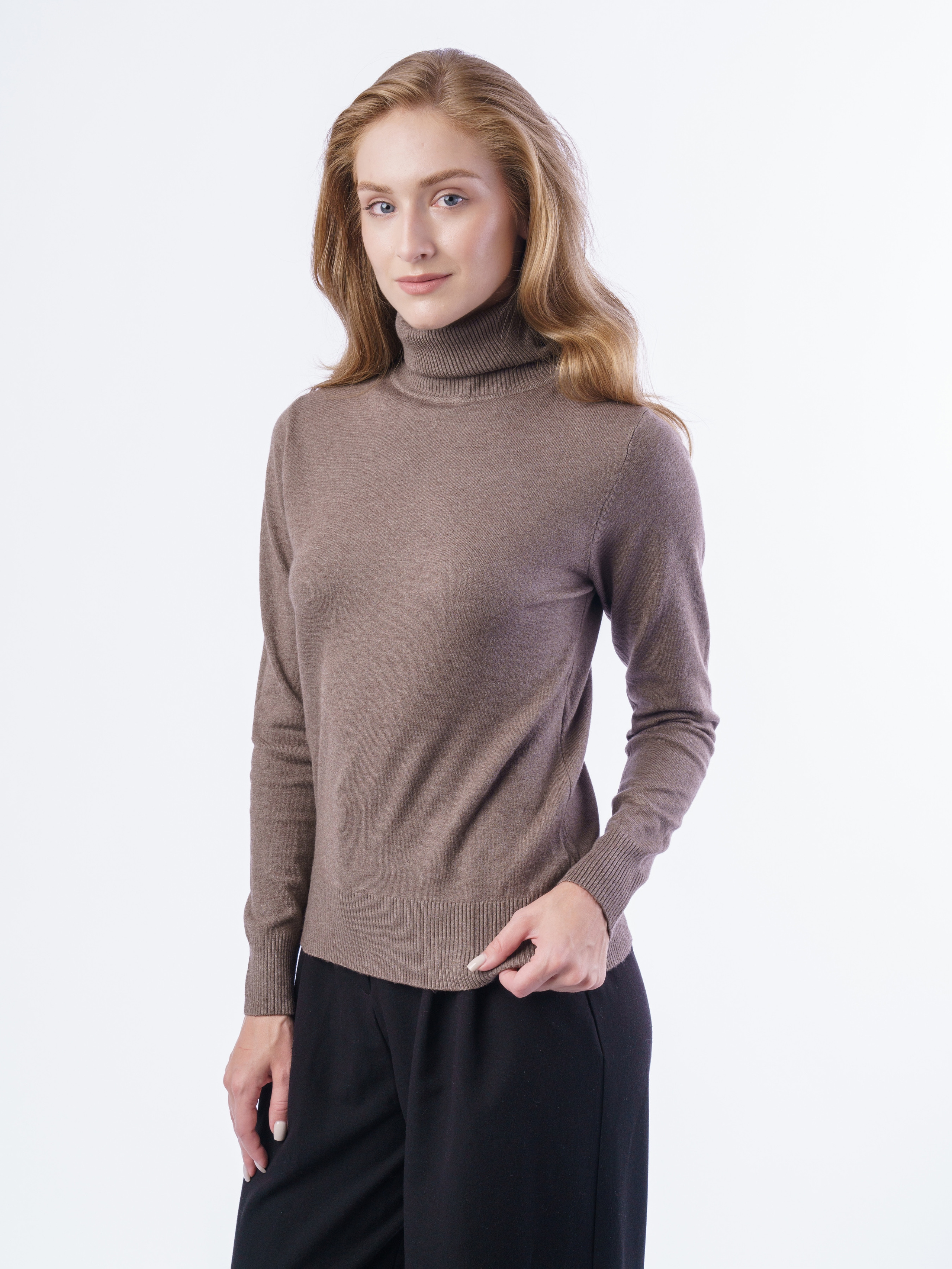 Водолазки, модель Мария и Елена. KED Production — продакшн из СПб. Создаём фото, видео и контент, который помогает брендам и селлерам продавать больше