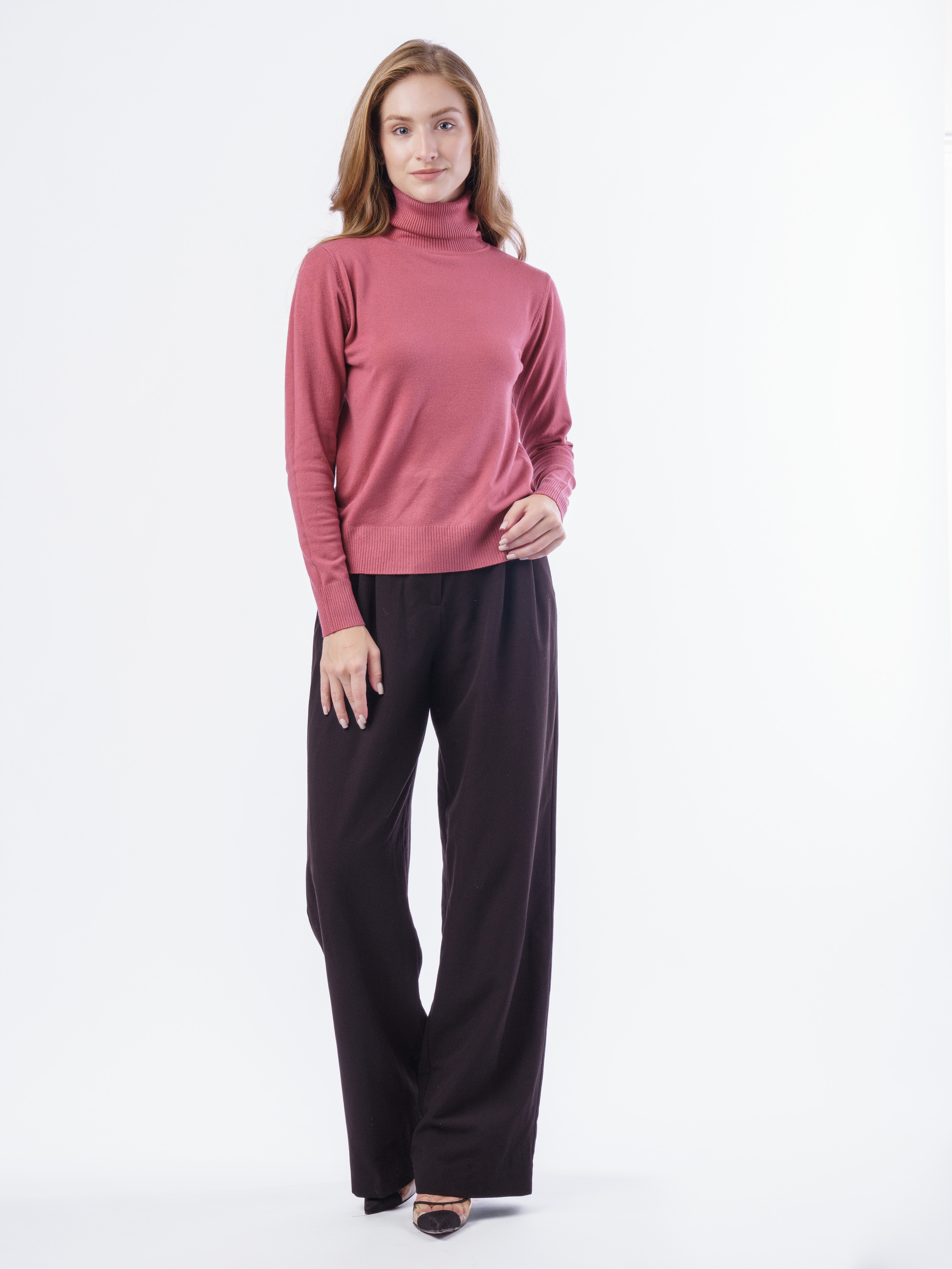 Водолазки, модель Мария и Елена. KED Production — продакшн из СПб. Создаём фото, видео и контент, который помогает брендам и селлерам продавать больше