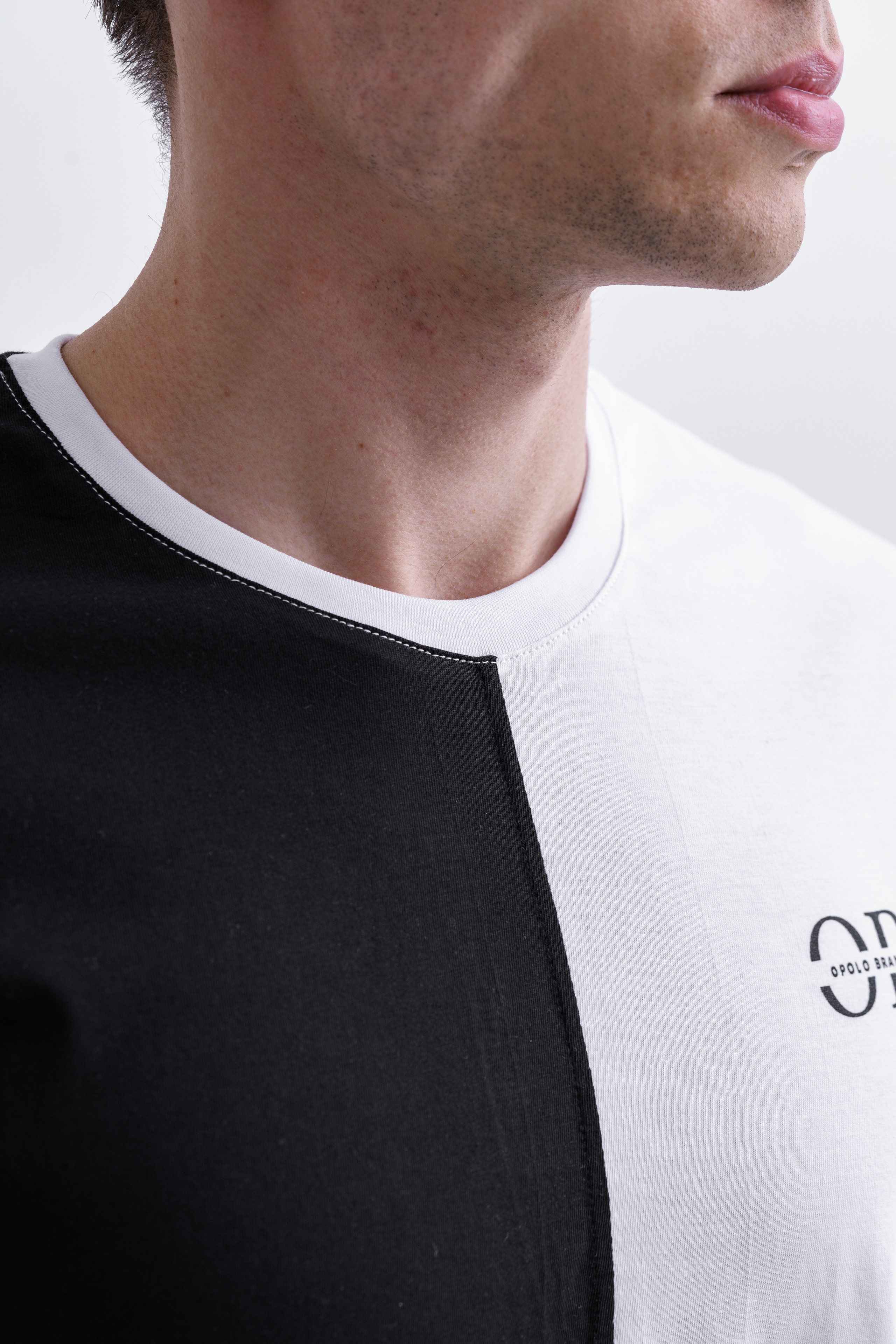 Футболка чб. KED Production — продакшн из СПб. Создаём фото, видео и контент, который помогает брендам и селлерам продавать больше