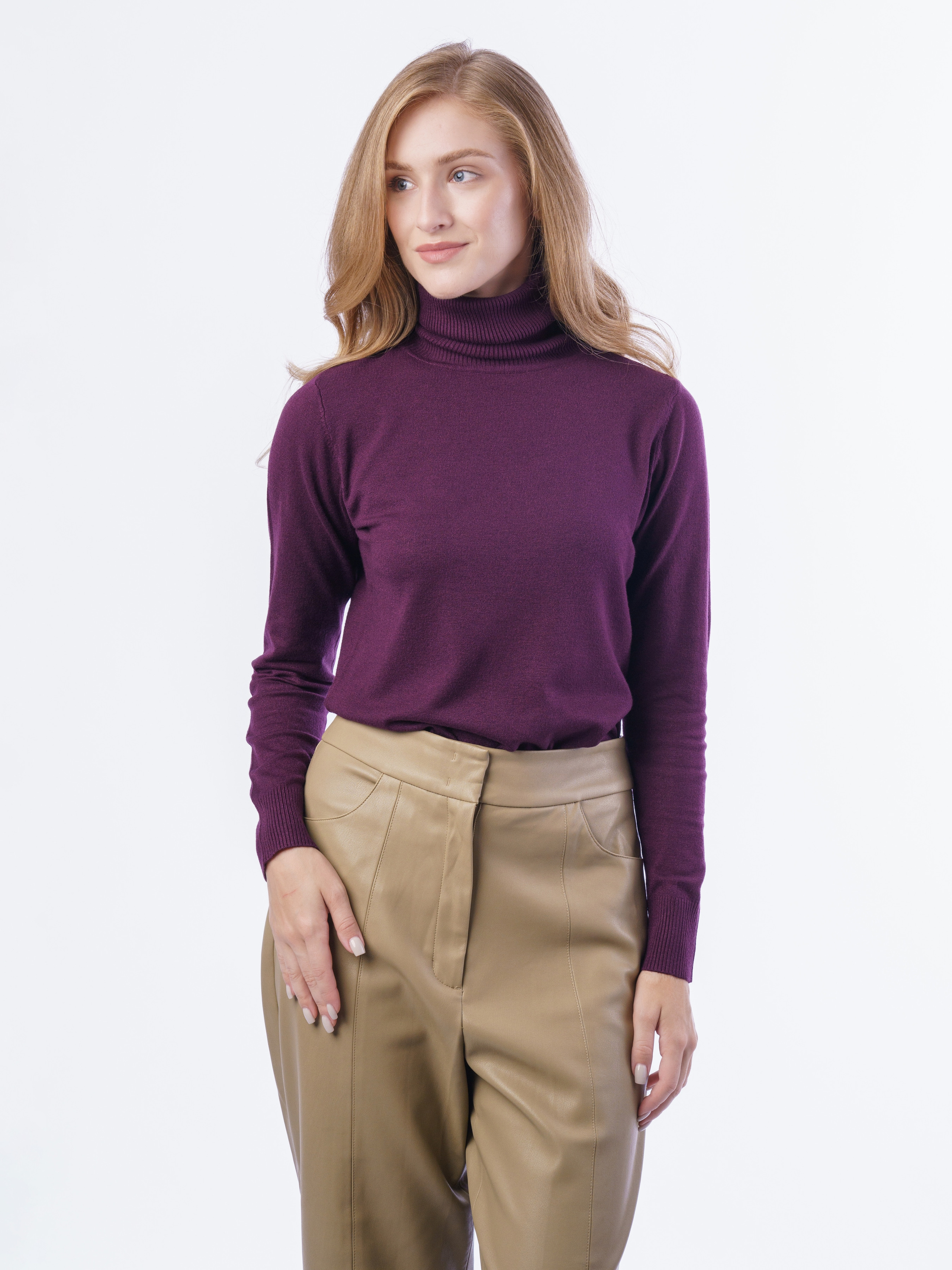 Водолазки, модель Мария и Елена. KED Production — продакшн из СПб. Создаём фото, видео и контент, который помогает брендам и селлерам продавать больше