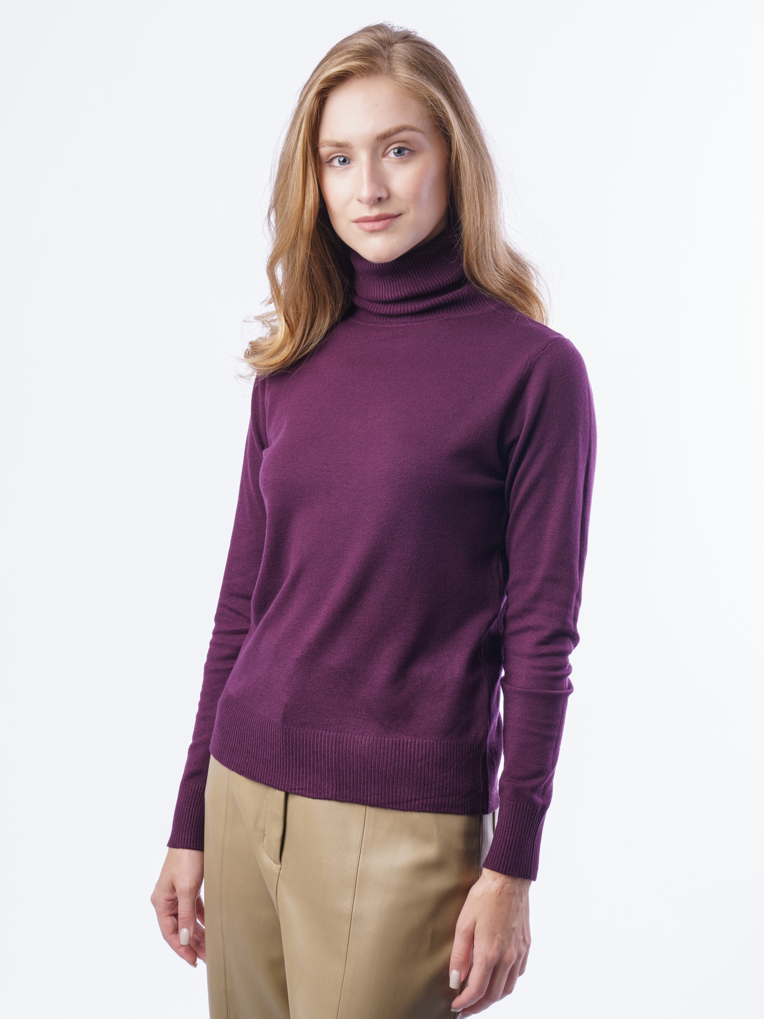 Водолазки, модель Мария и Елена. KED Production — продакшн из СПб. Создаём фото, видео и контент, который помогает брендам и селлерам продавать больше