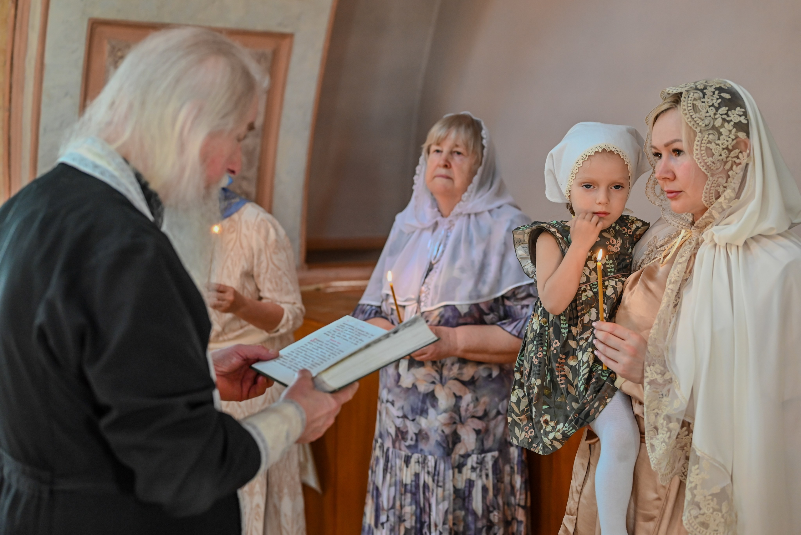Крещение мама Анна. Семейный и детский фотограф Москва
