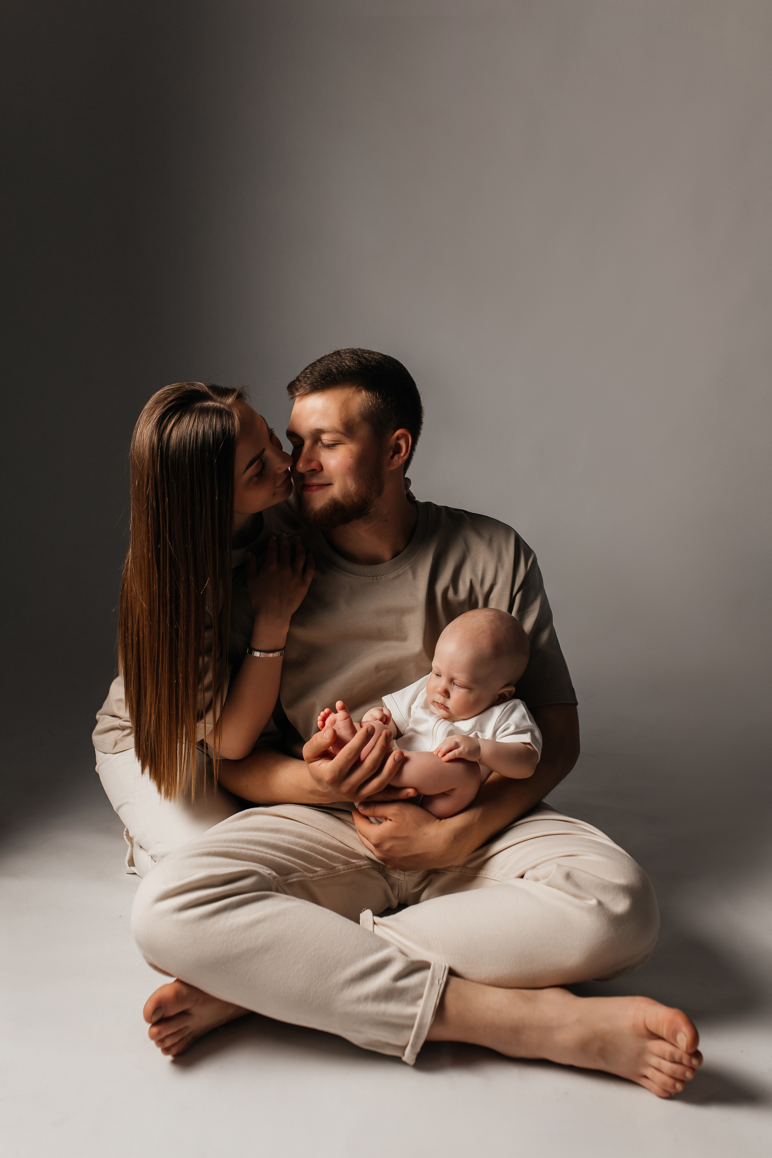 Семейная в студии. Семейный фотограф Клименко Дарья в станице Ленинградская