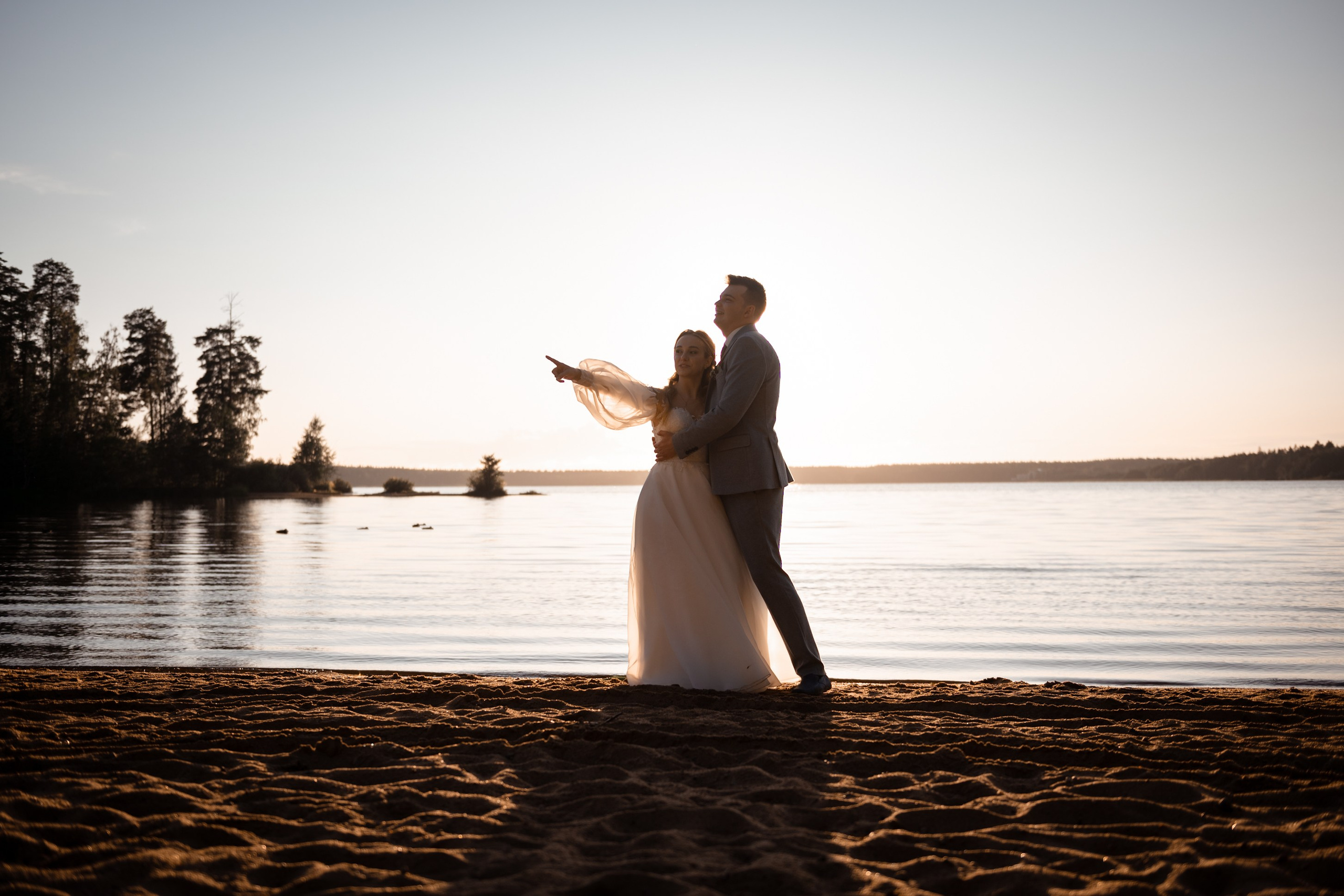 Весь день под дождем, вечером закат на озере. Свадебный и семейный фотограф София Невская