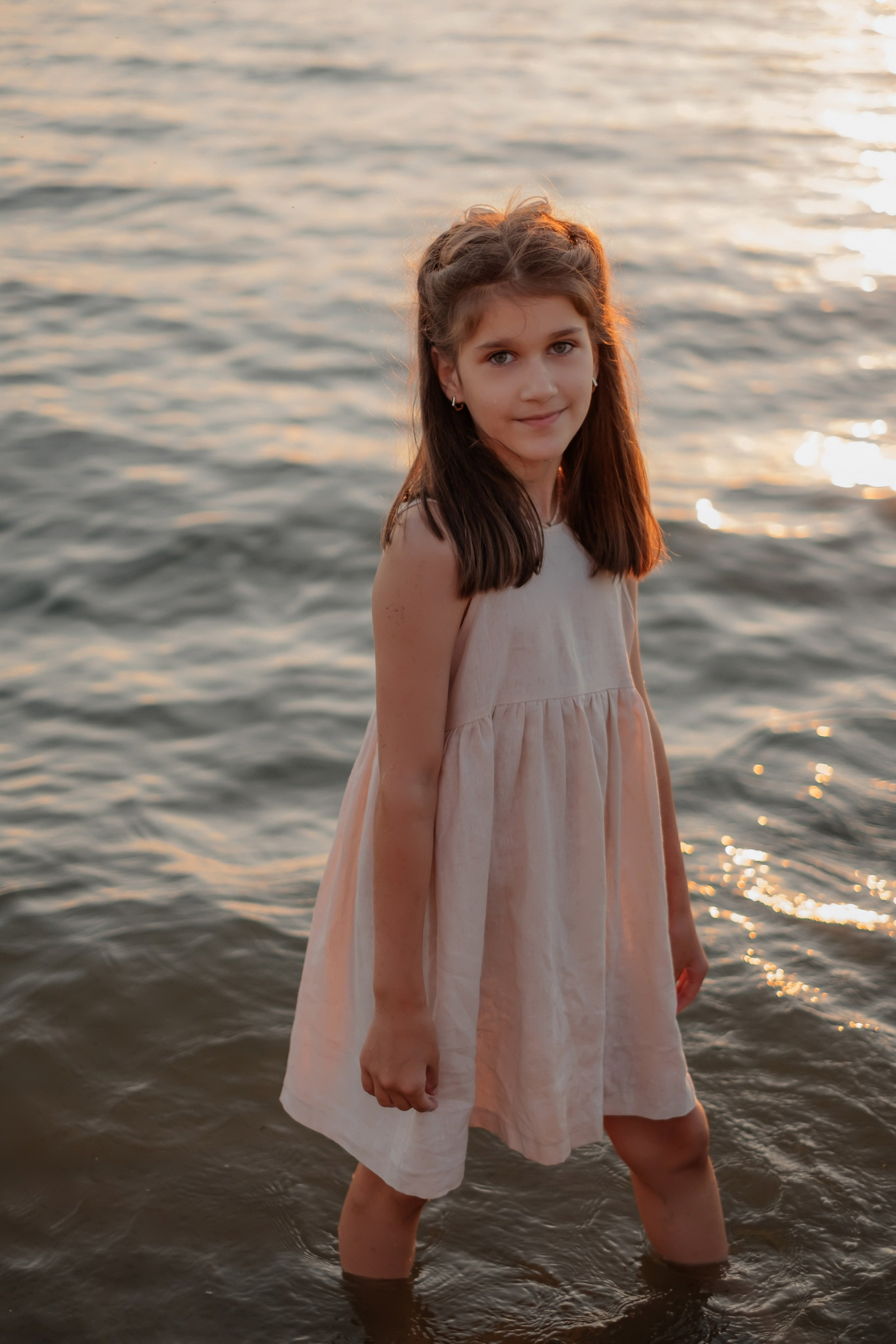 Катя с дочками на берегу. Фотограф в Новосибирске Диана Ильиных