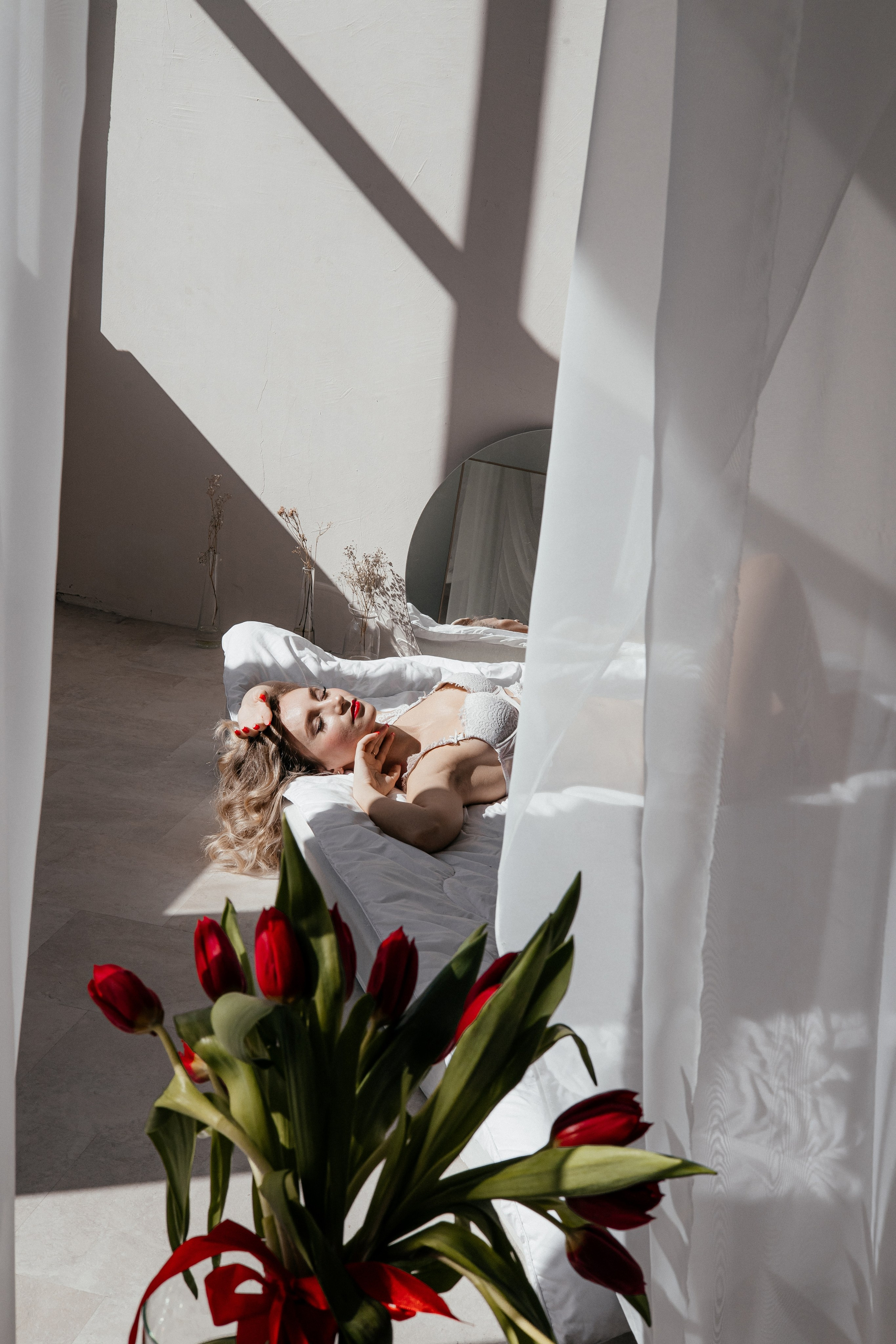 Анна. Красные тюльпаны