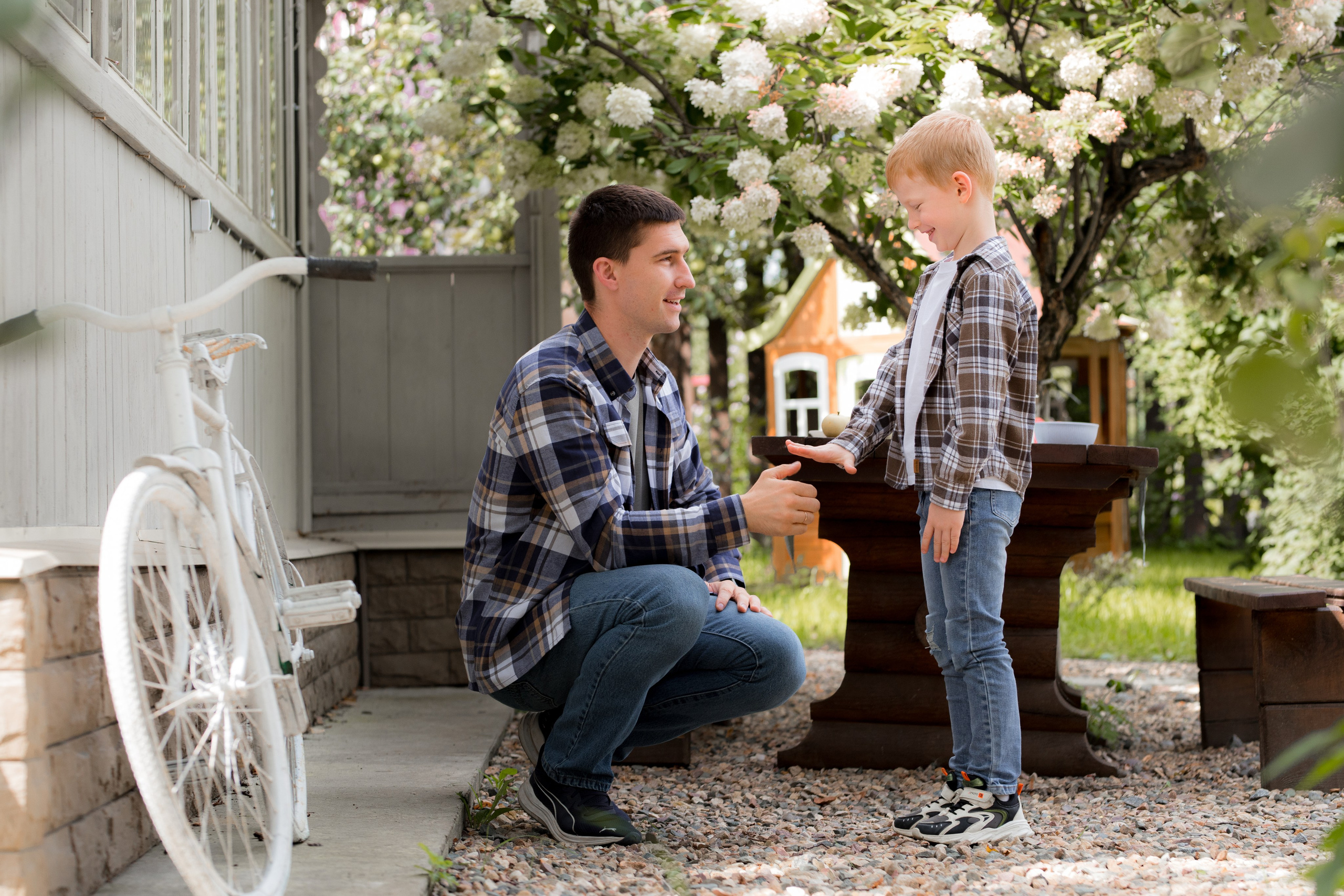 Фотосессия беременности на фотодаче в Купавне. Фотограф в Железнодорожном и Балашихе