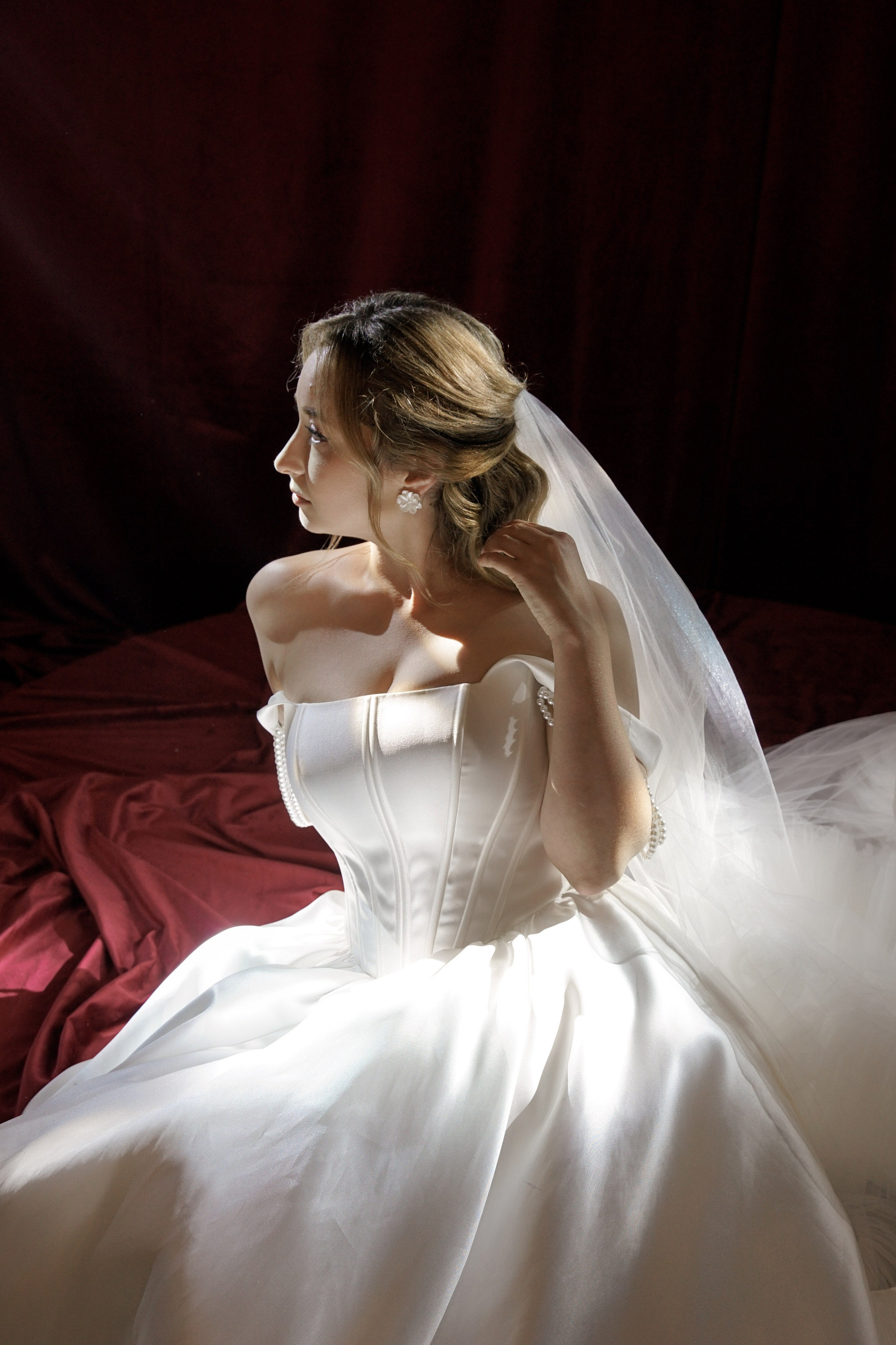 Кристина и Андрей: лавстори в гостинице и динамичный банкет. Фотограф в Иркутске