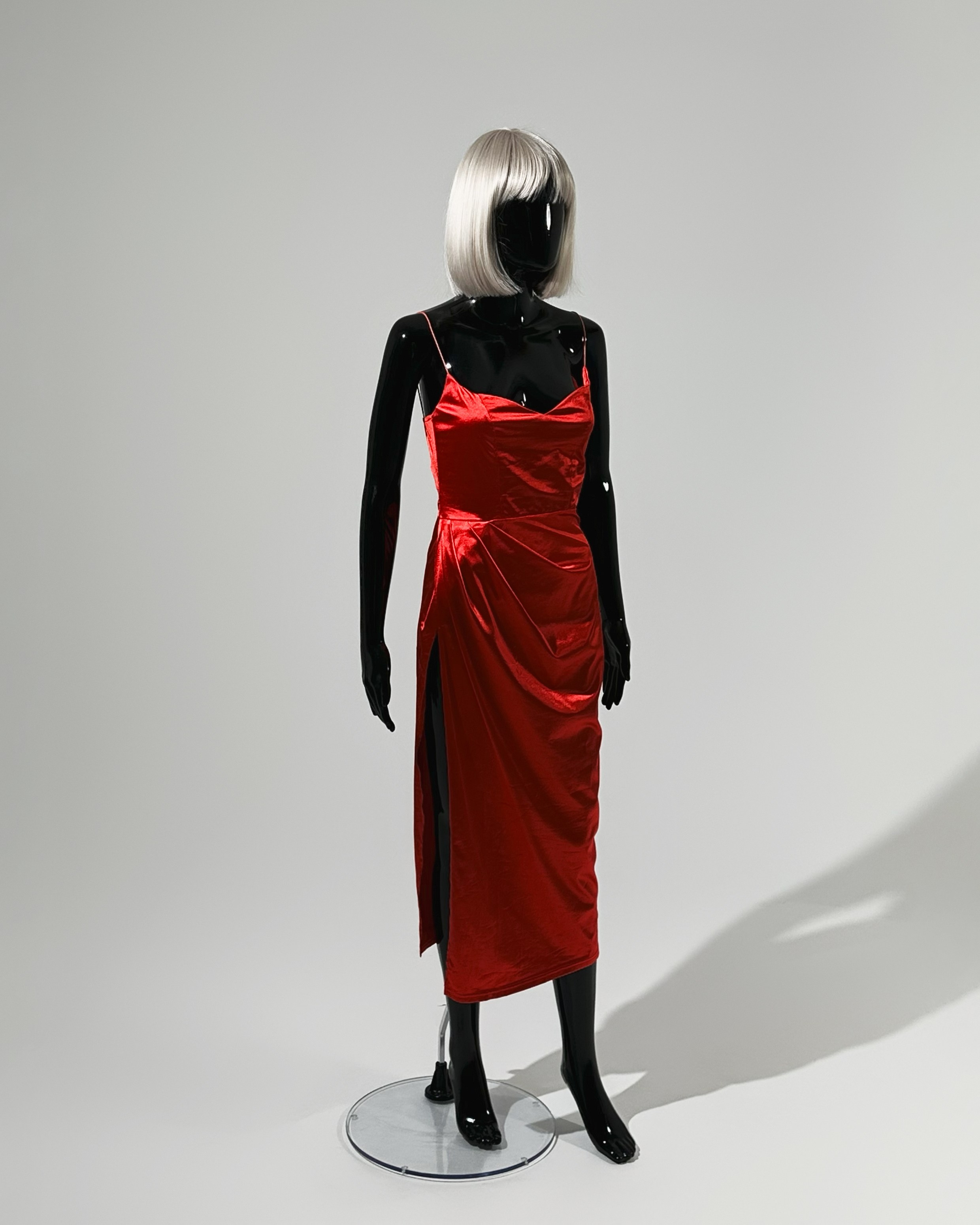 Платье миди с разрезом из атласа 500 руб/час Размер S, M | Залоговая стоимость - 2000 руб 