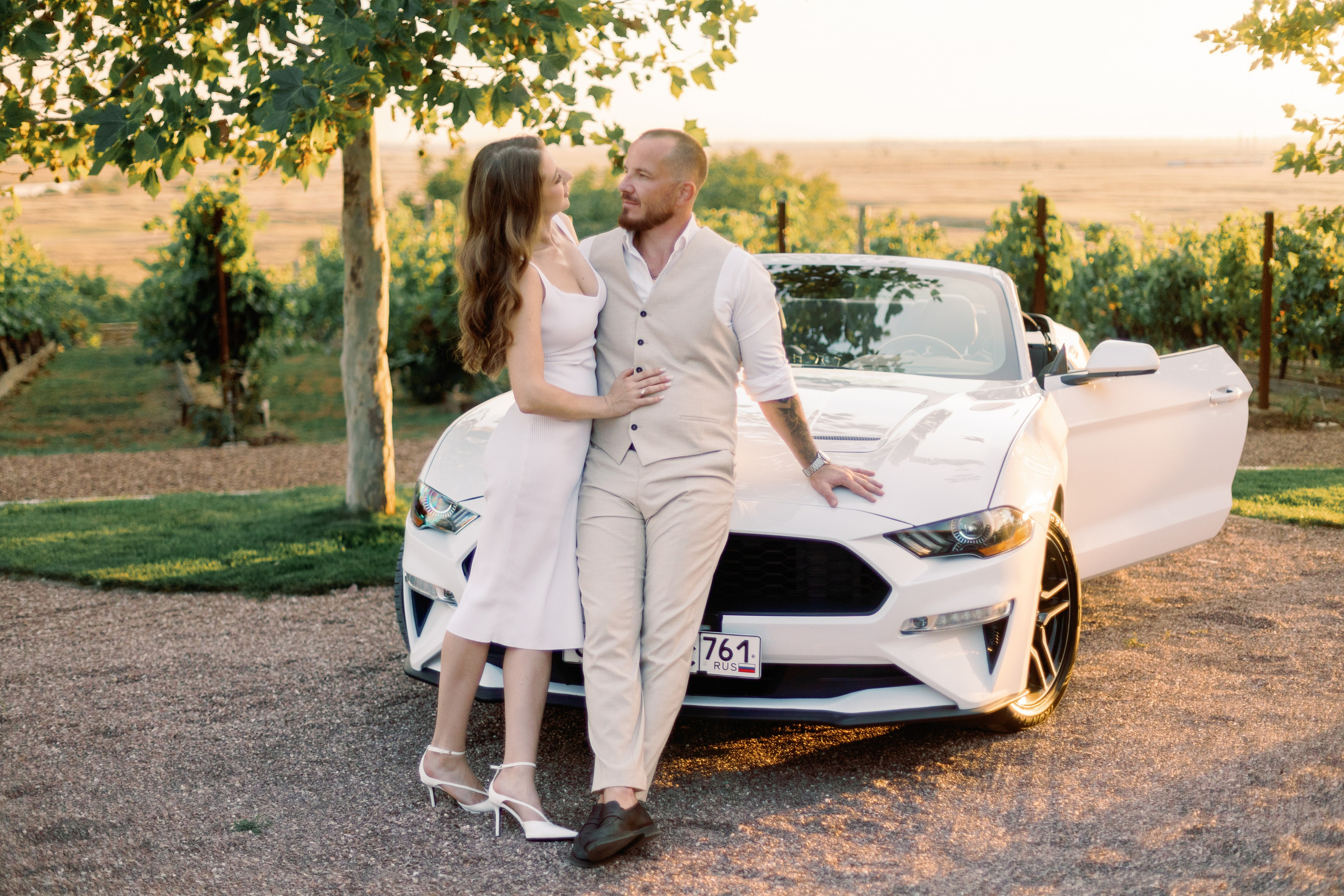 Фотосессия с кабриолетом в городе Ростове для Сергея и Августины