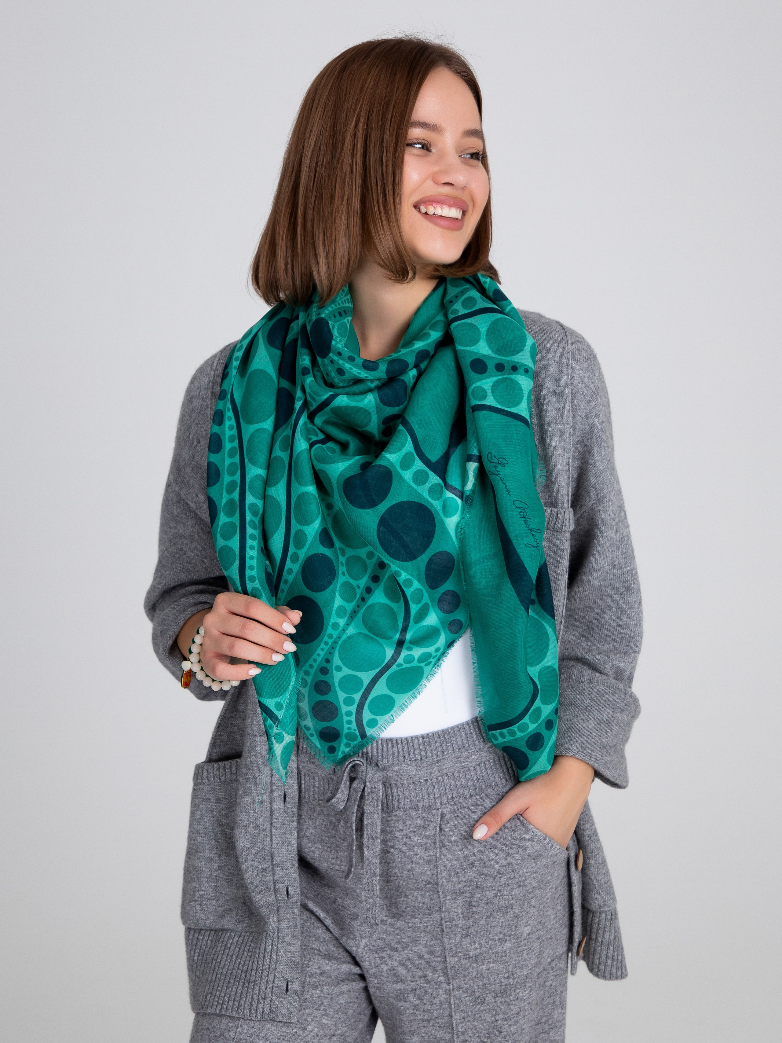 Фото на модели. Предметная Фотосьемка в Москве