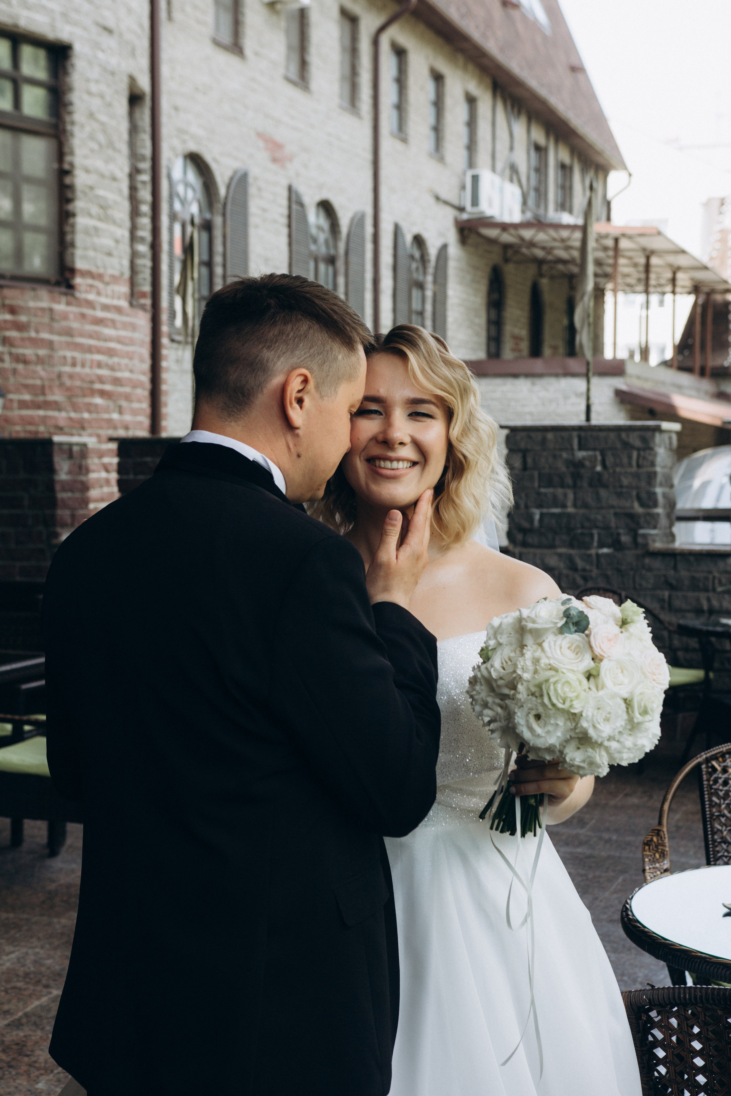 счастливые молодожены