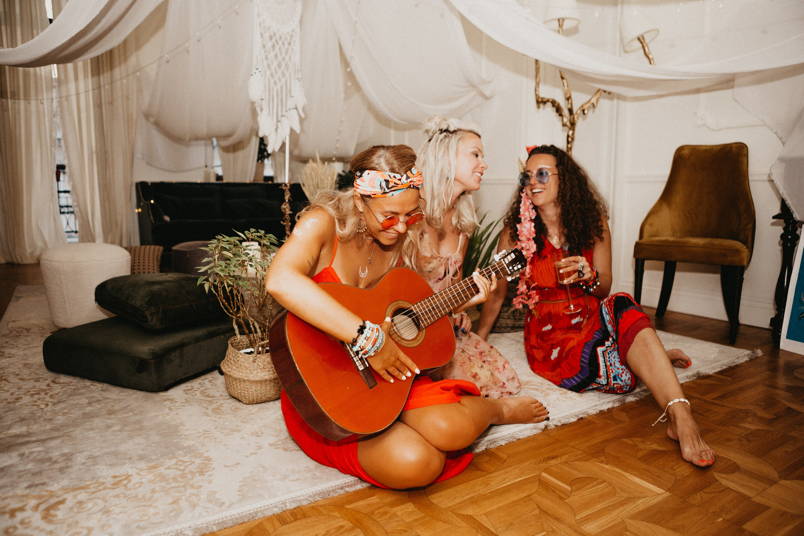 Вечеринка в стиле хиппи. Портретный, свадебный и репортажный фотограф в Москве Александра Кузьминова