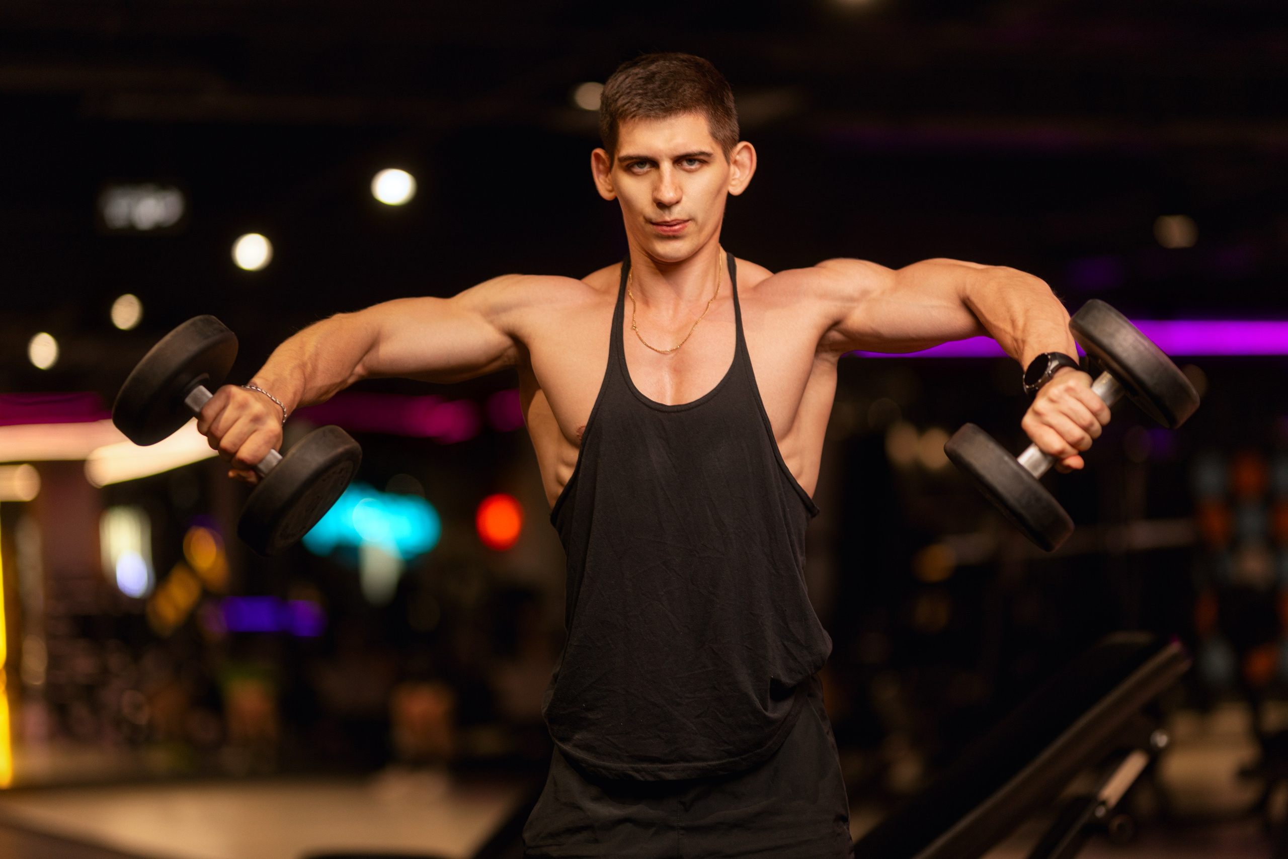 Фотосет в Владом в тренажерном зале для контента. Дмитрий Шульгин, портретный фотограф в Воронеже