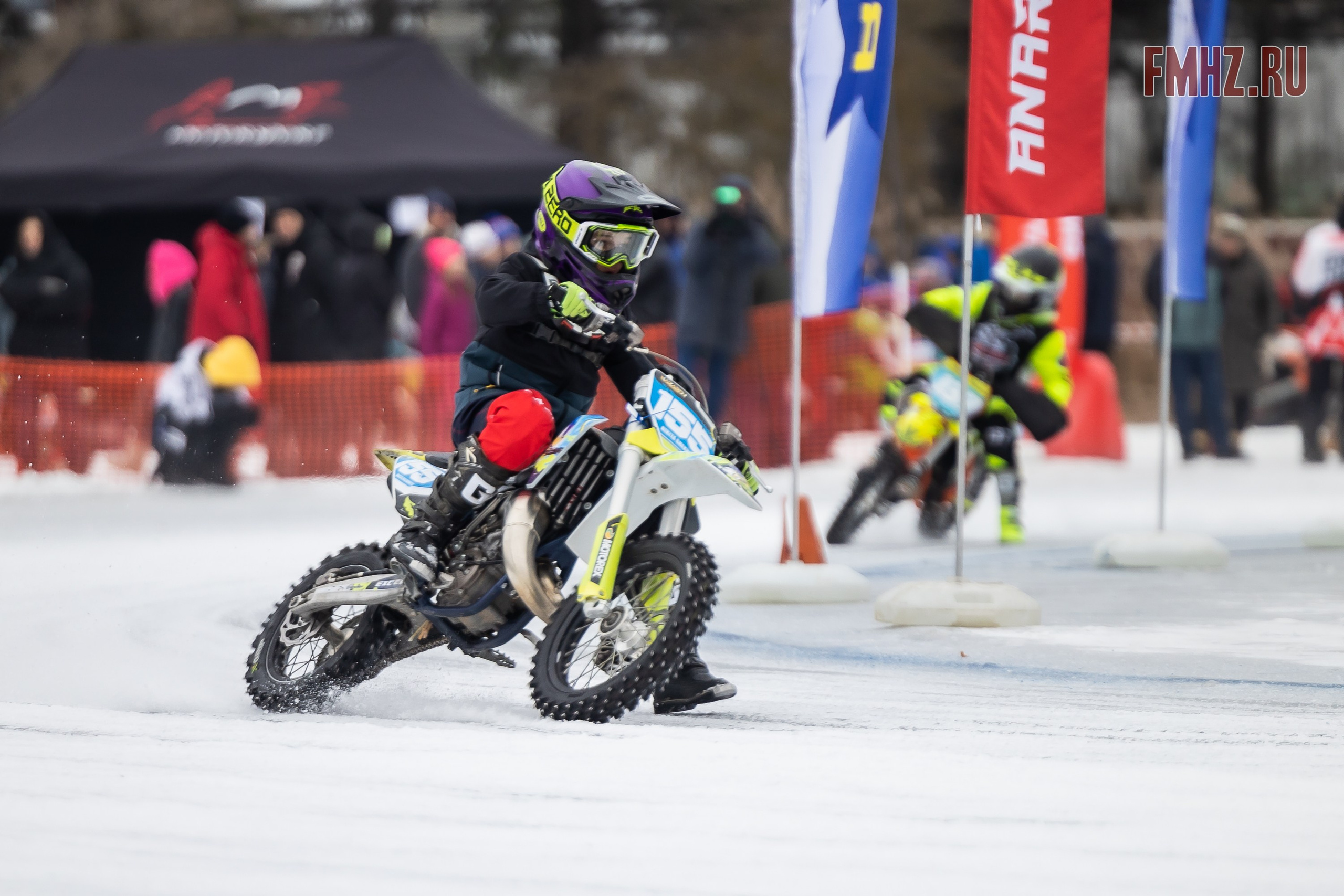 Первый этап Кубка МФР по мотокроссу на льду Большого Крылатского пруда в Москве. 8 февраля 2025 г. Фотограф Владимир Охрименко