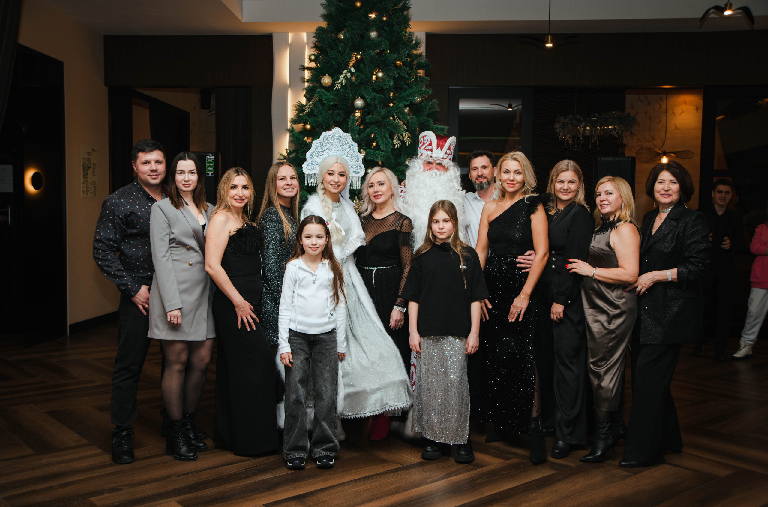 Праздник в стенах клубного пространства «Своя Среда». Ксения Glossa. Портретный и репортажный фотограф в Самаре