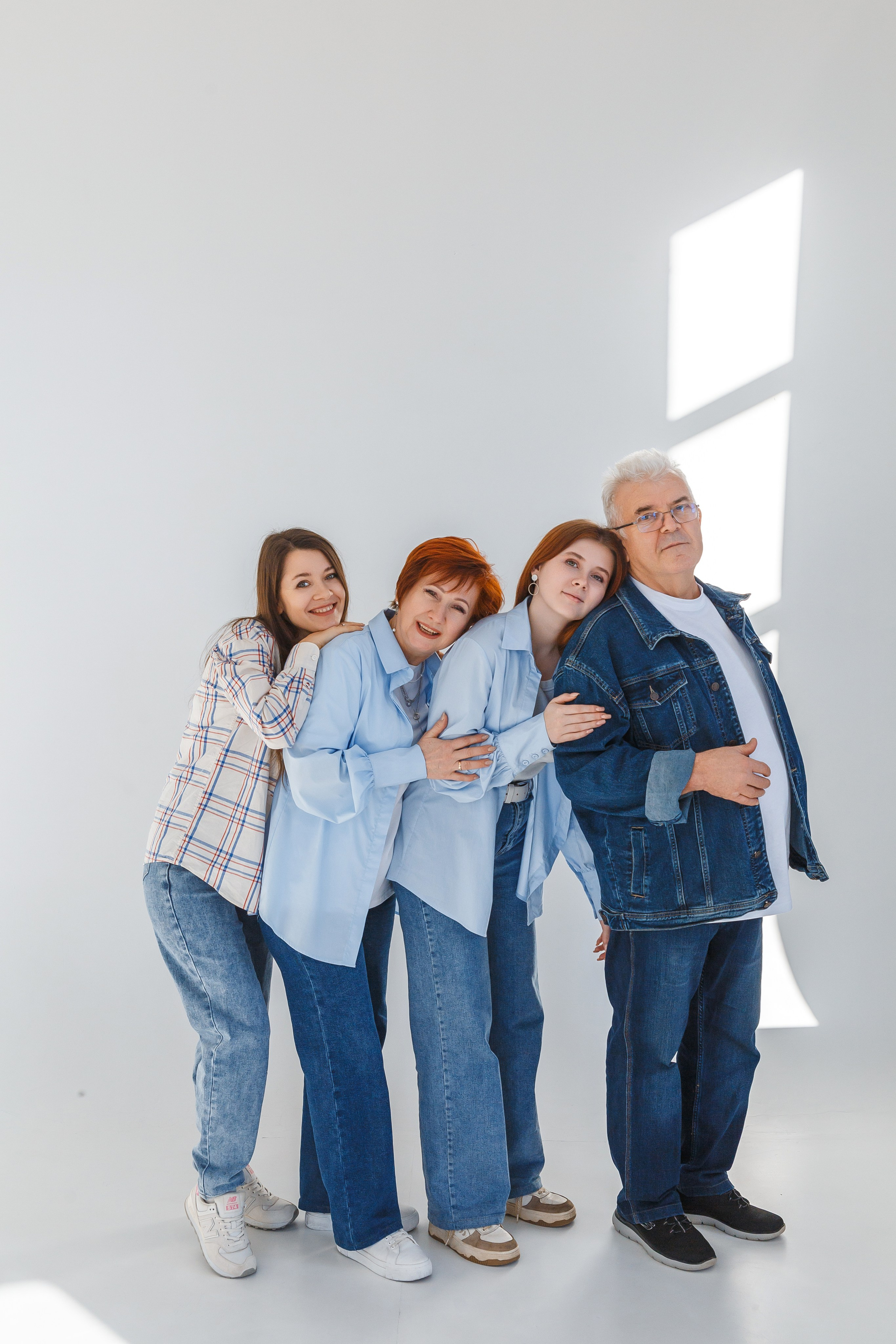 Рождественская встреча Синицыных в студии. Событийный фотограф Максим Бескоровайновнов