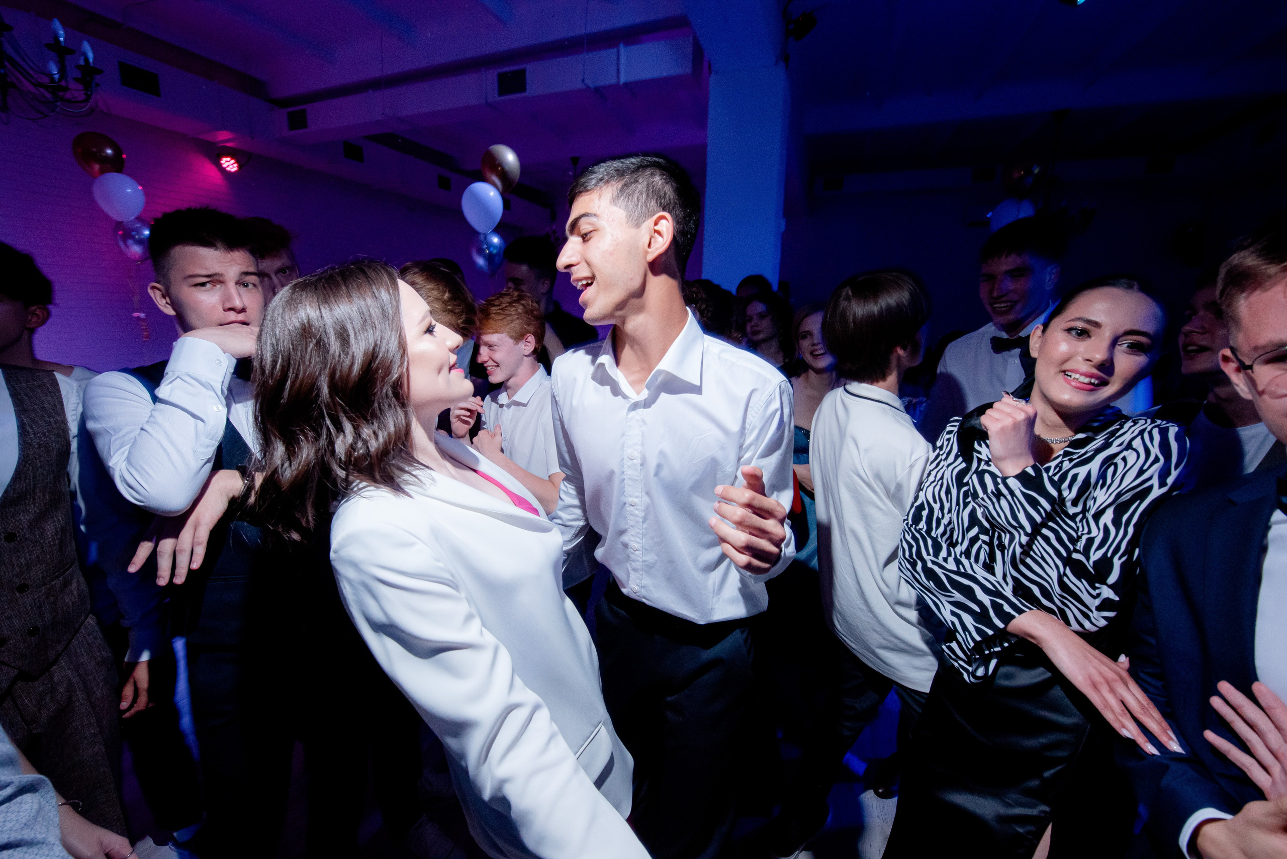 30 Школа. Вручение и Банкет. ДК Юбилейный и Банхоф. Фотограф в Волгограде и Волжском Александр Горбань