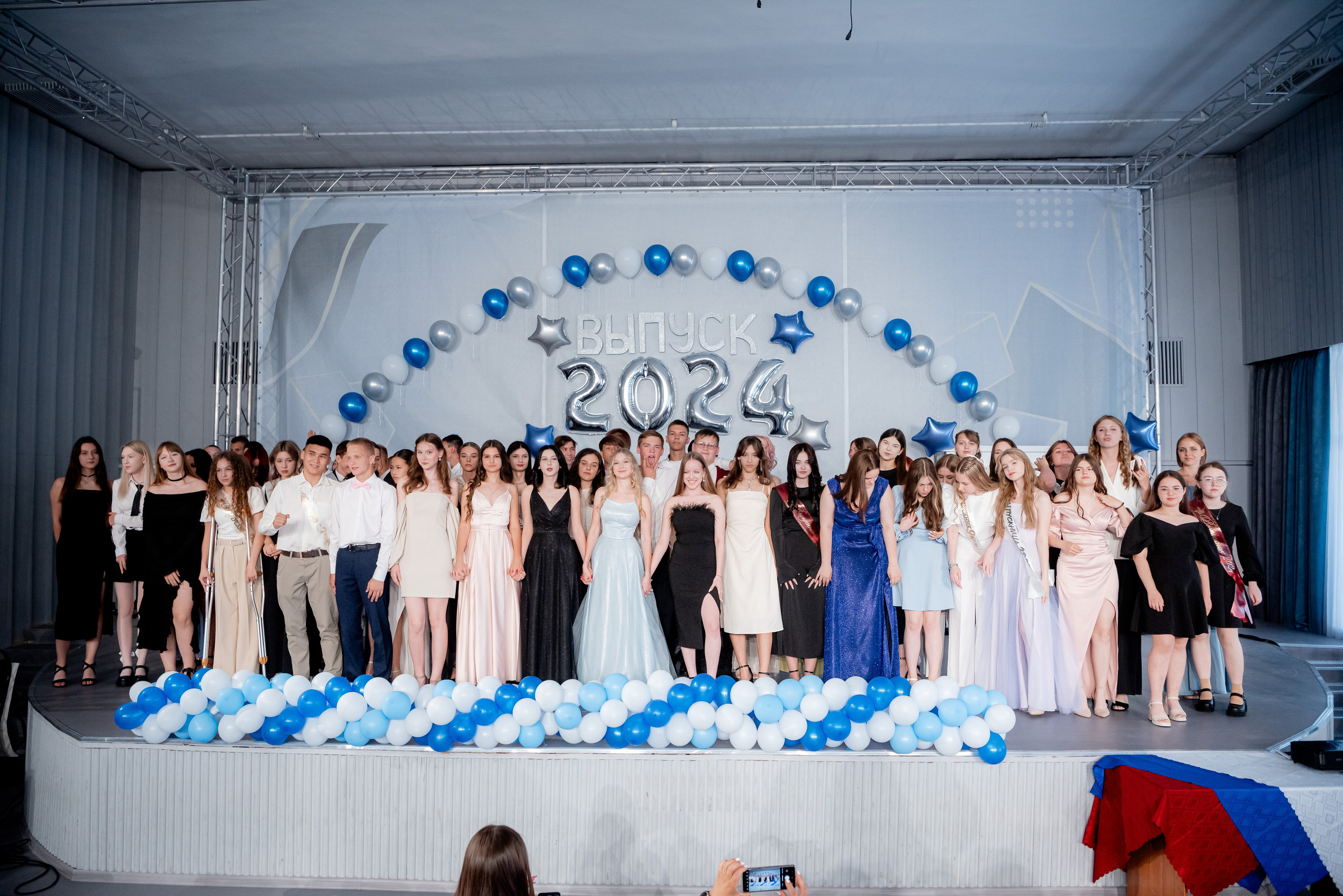 86 школа. Вручение. ДК Тракторозаводского района. Фотограф в Волгограде и Волжском Александр Горбань