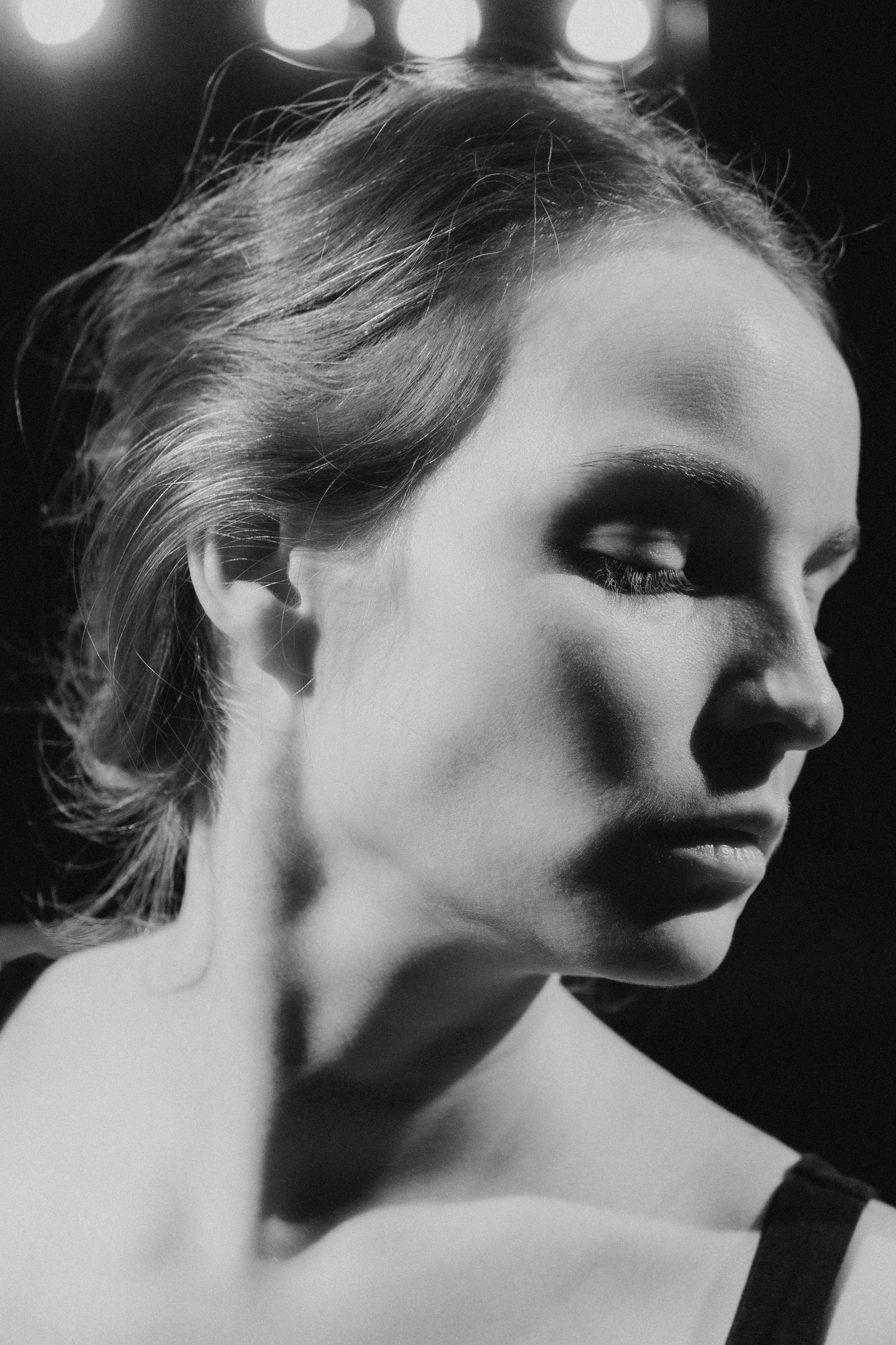 Настя — актриса театра и кино. Денис Марков — фотограф в Екатеринбурге