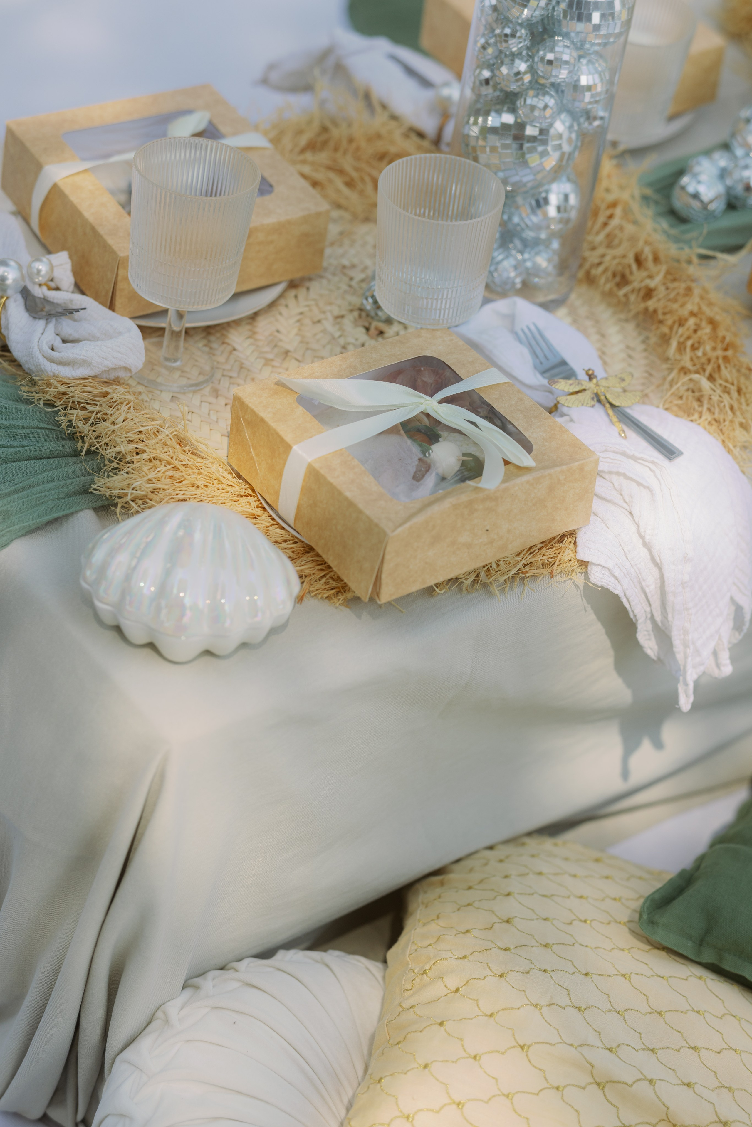 Bachelorette picnic in Barcelona. Europe Wedding Photo  — destination wedding photography across Europe and the Middle East