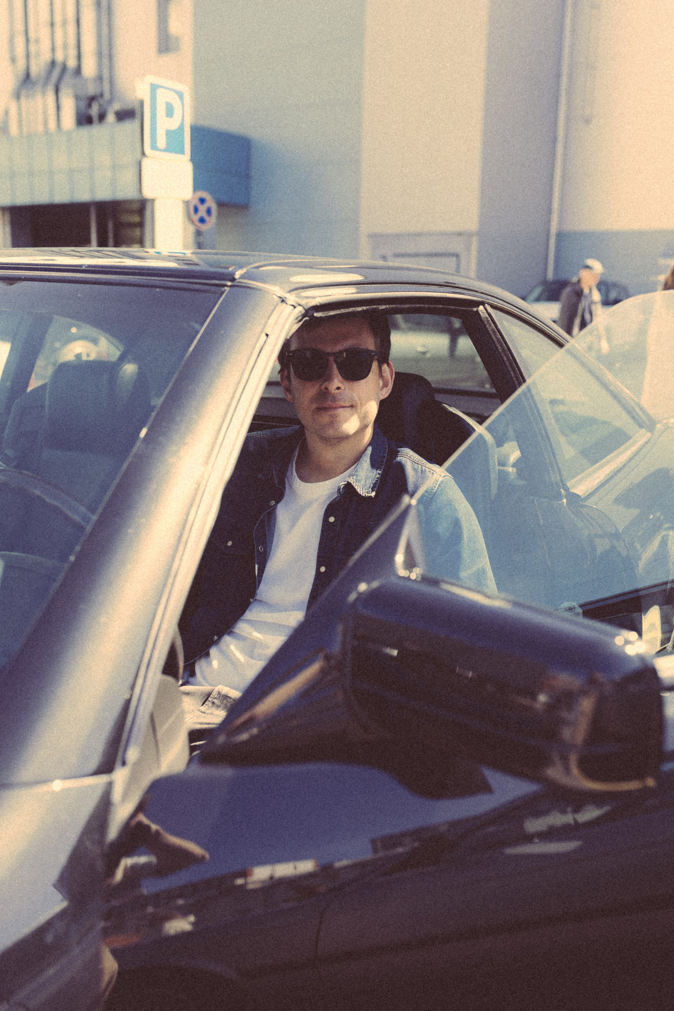 CARS and COFFE. Happiness is in the moments