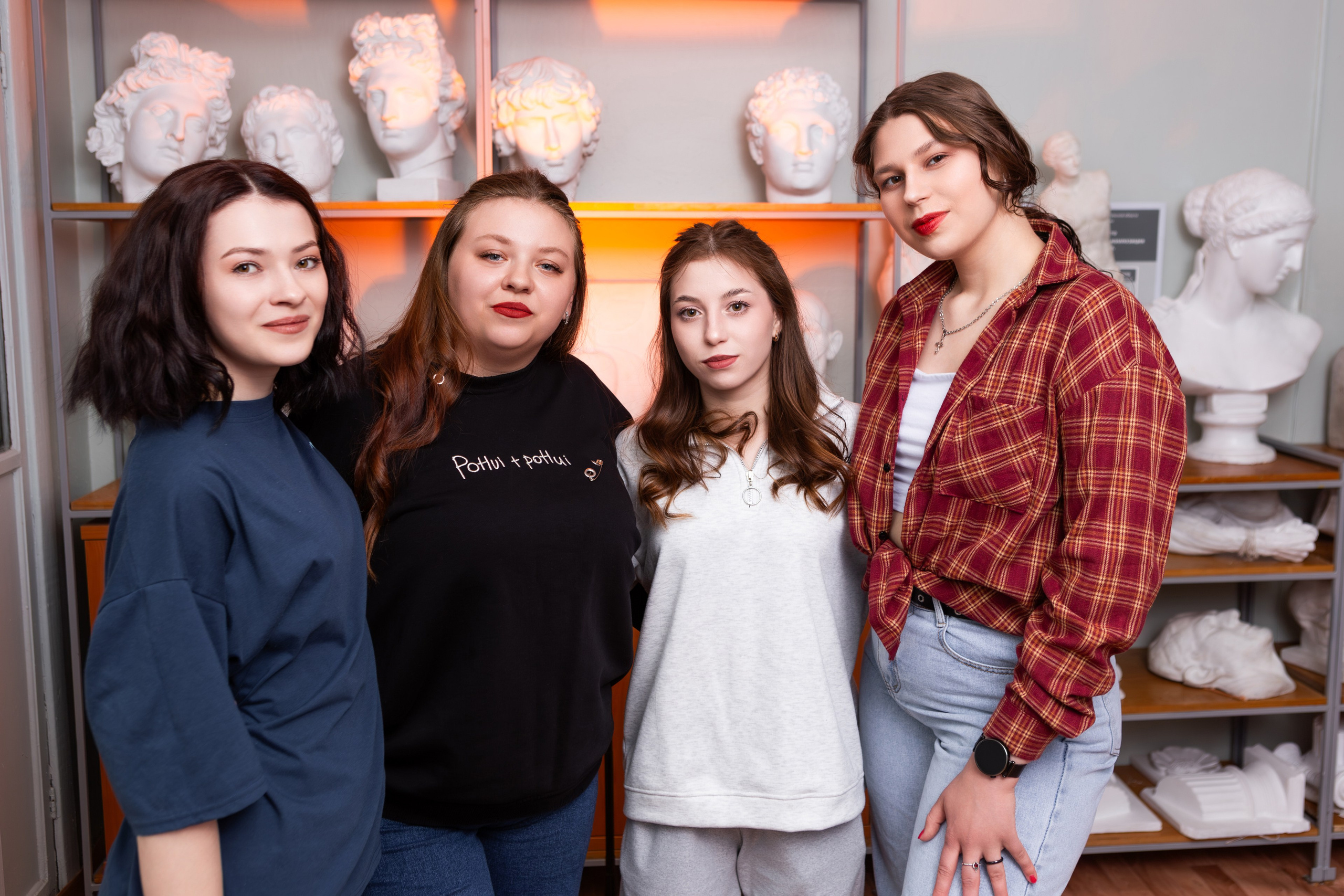 ФОТОСЕССИЯ В АУДИТОРИИ ДЛЯ БУДУЩИХ УЧИТЕЛЕЙ — выпускников Чернского профессионально-педагогического колледжа. ТВОЙ АЛЬБОМ / ТВОИ ПРАВИЛА