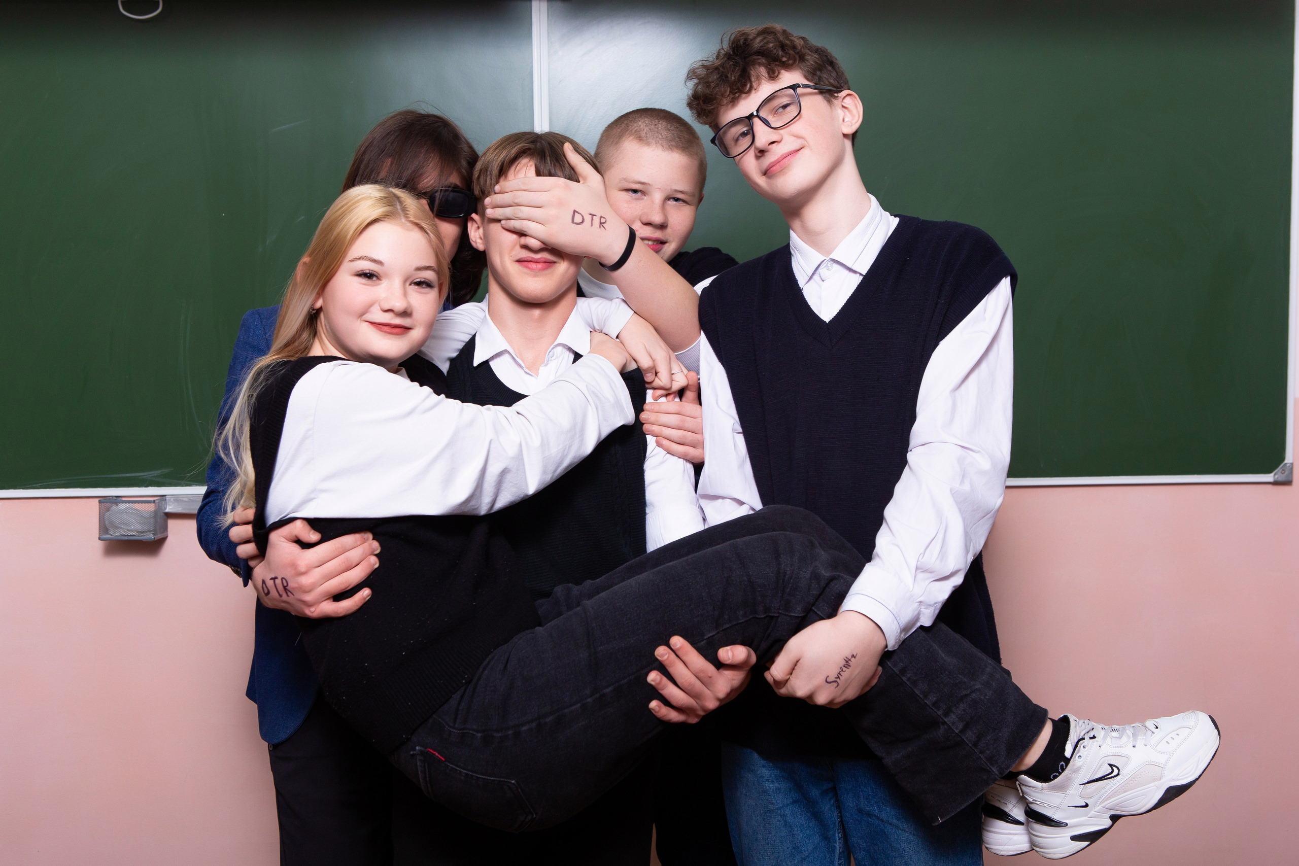 ШКОЛЬНАЯ ФОТОСЕССИЯ ДЛЯ 9 КЛАССА 3 ШКОЛА МЦЕНСК. ТВОЙ АЛЬБОМ / ТВОИ ПРАВИЛА