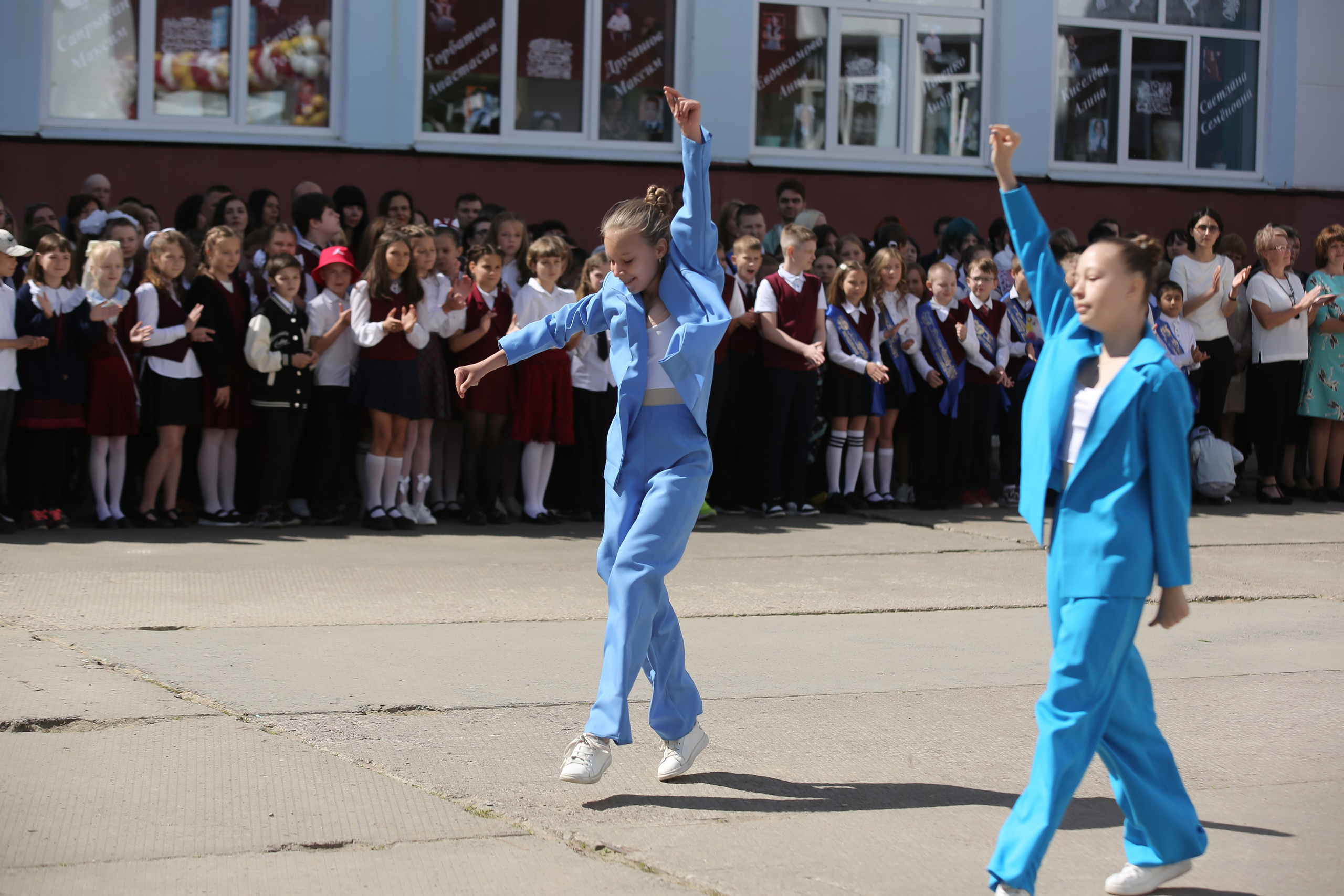 ЛИНЕЙКА «ПОСЛЕДНИЙ ЗВОНОК» 9 ШКОЛА 2024 г МЦЕНСК. ТВОЙ АЛЬБОМ / ТВОИ ПРАВИЛА