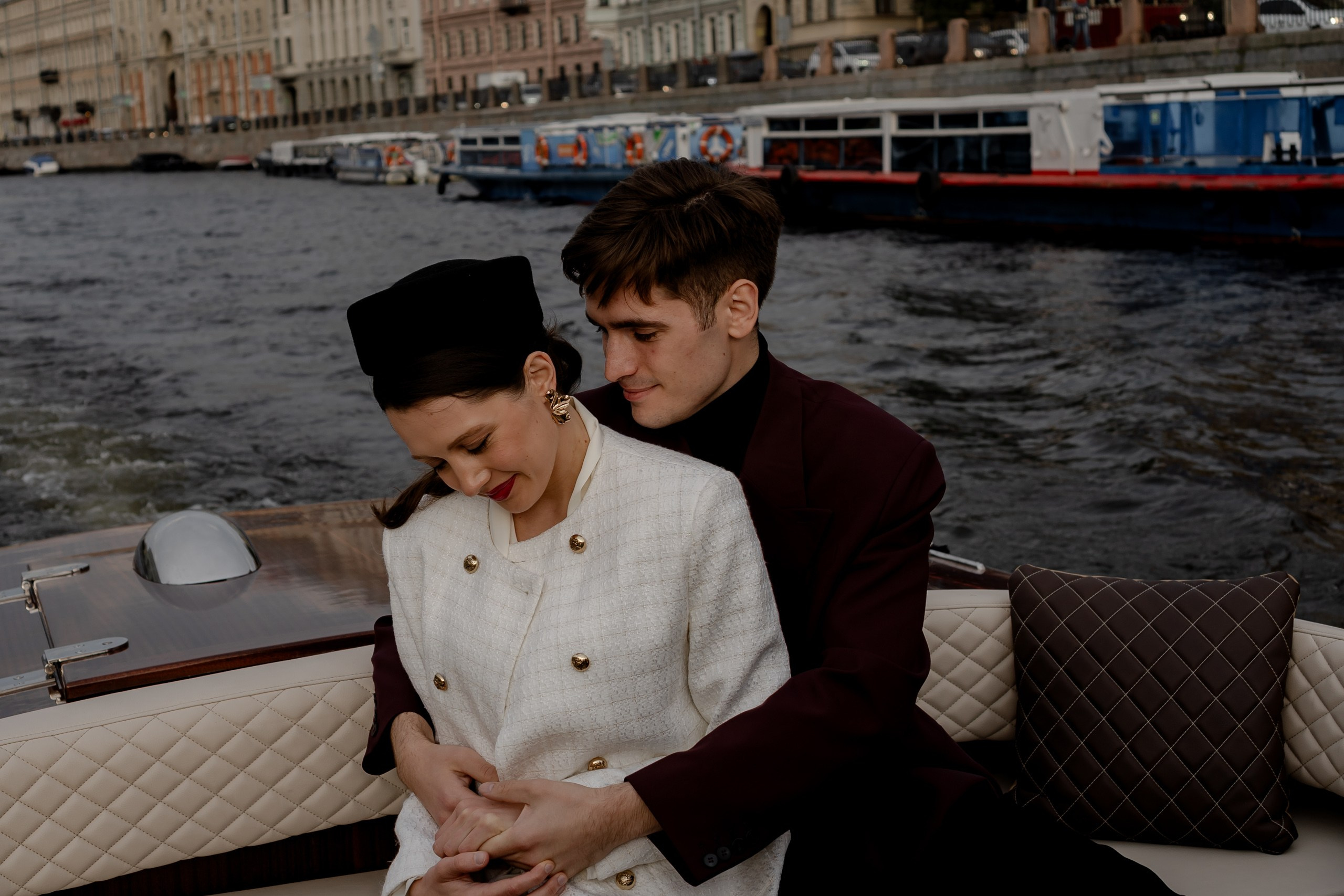 СВАДЕНБНАЯ СЬЕМКА НА КАТЕРЕ ПО КАНАЛАМ САНКТ-ПЕТЕРБУРГА И В АКВАТОРИИ НЕВЫ. Профессиональный фотограф, Санкт-Петербург — Виктория Богомолова