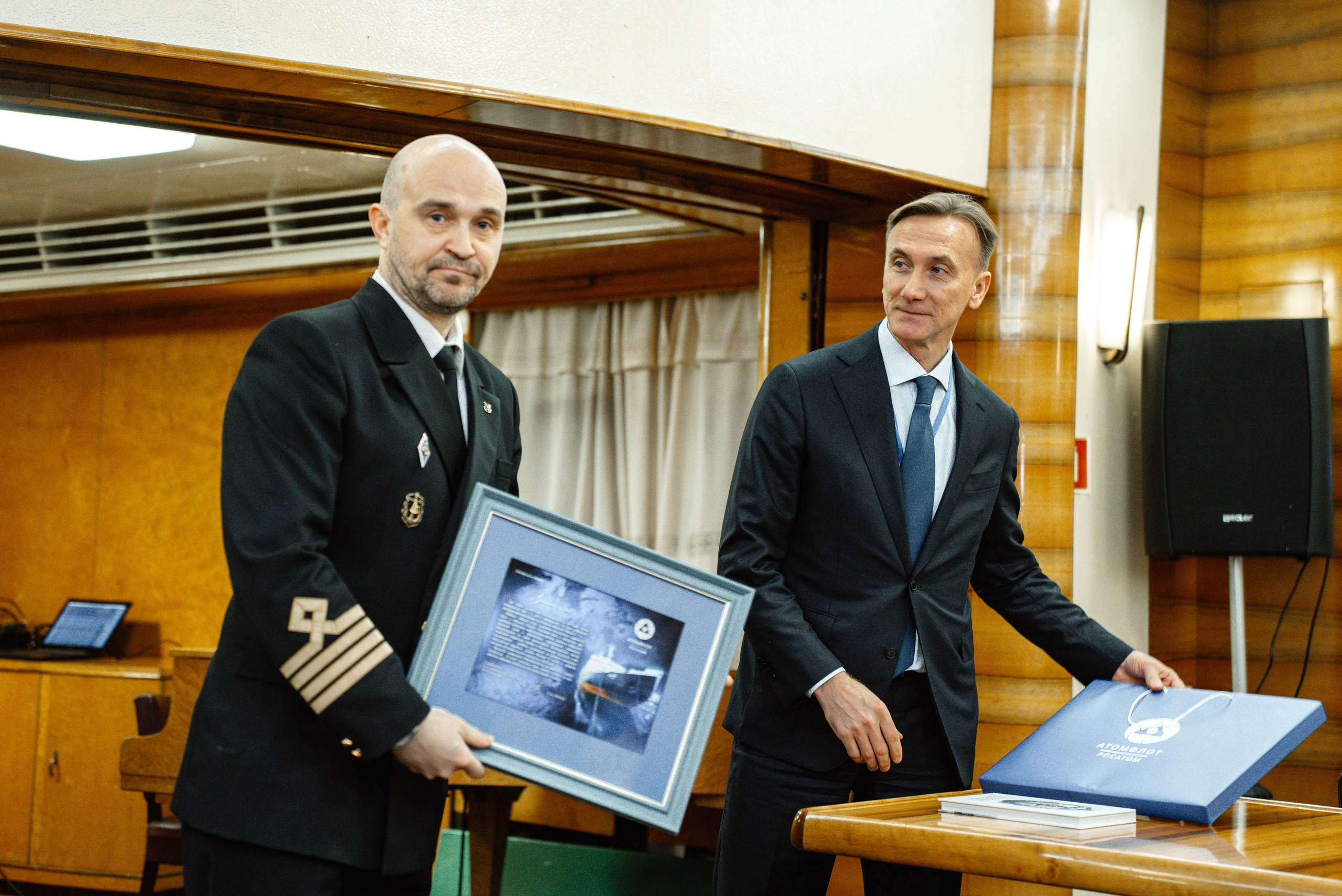 Презентация книги на Ледоколе Ленин (Росатом). Туманов Кирилл Фото, видео и аэросъемка в Мурманской области