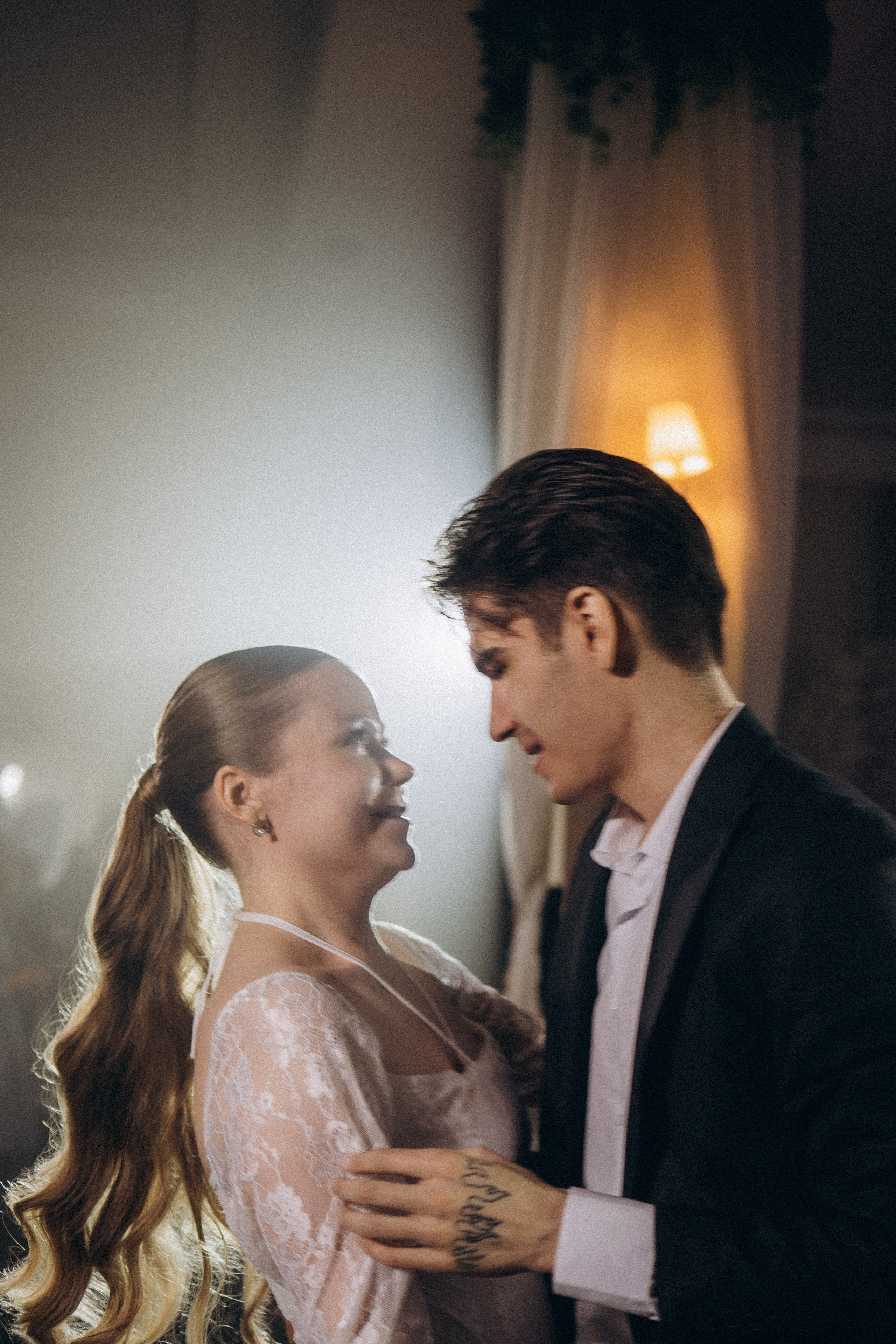 СВАДЕБНАЯ СЬЕМКА СБОРОВ В ОТЕЛЕ И ВЫЕЗД НА ЦЕРЕМОНИЮ (СНЯТО В СИБИРЕ В НИЖНЕВАРТОВСКЕ). Профессиональный фотограф, Санкт-Петербург — Виктория Богомолова