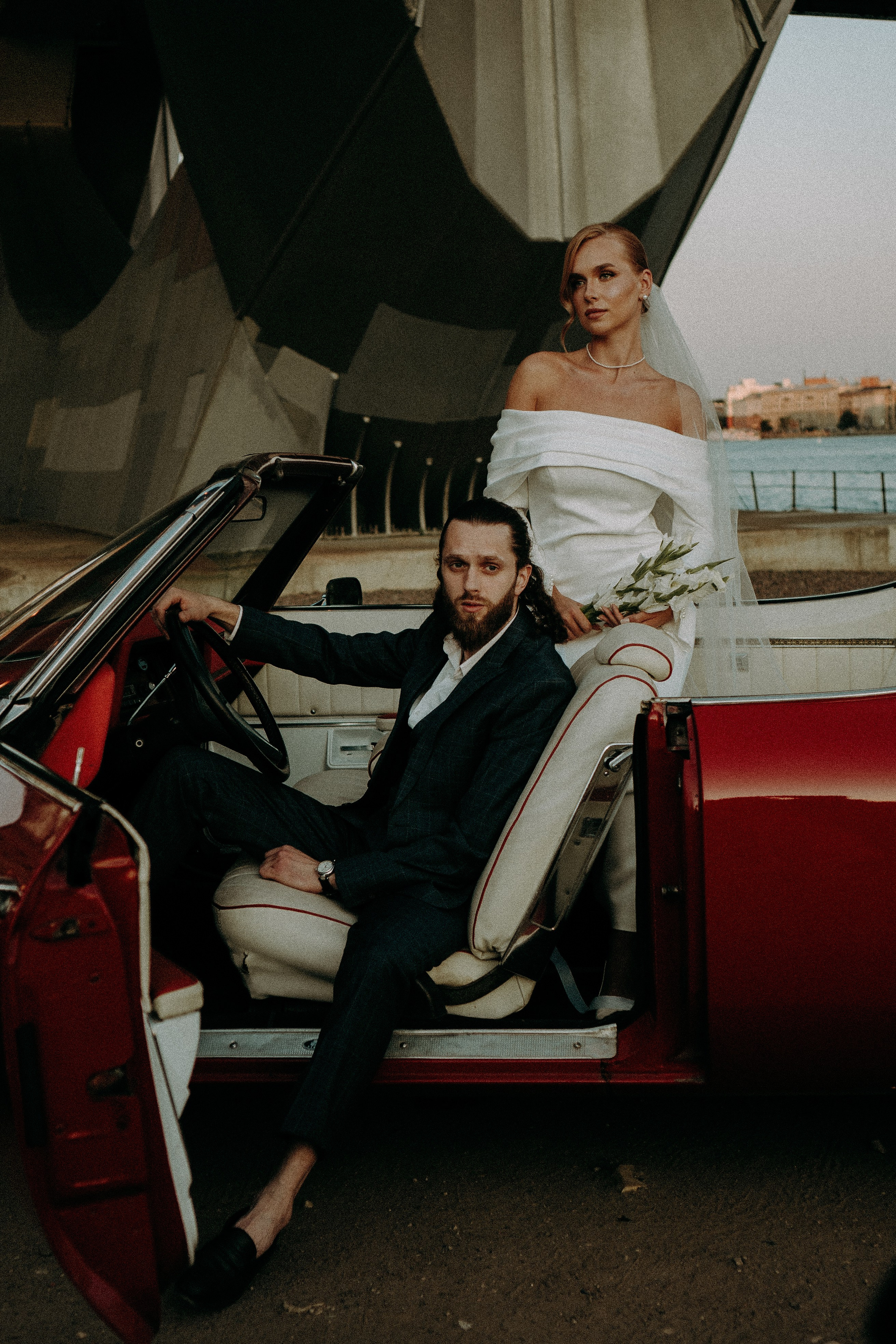 СВАДЕБНАЯ СЬЕМКА ВОЗЛЕ МСОТА БЕТАНКУРА НА КАБРИОЛЕТЕ. Профессиональный фотограф, Санкт-Петербург — Виктория Богомолова