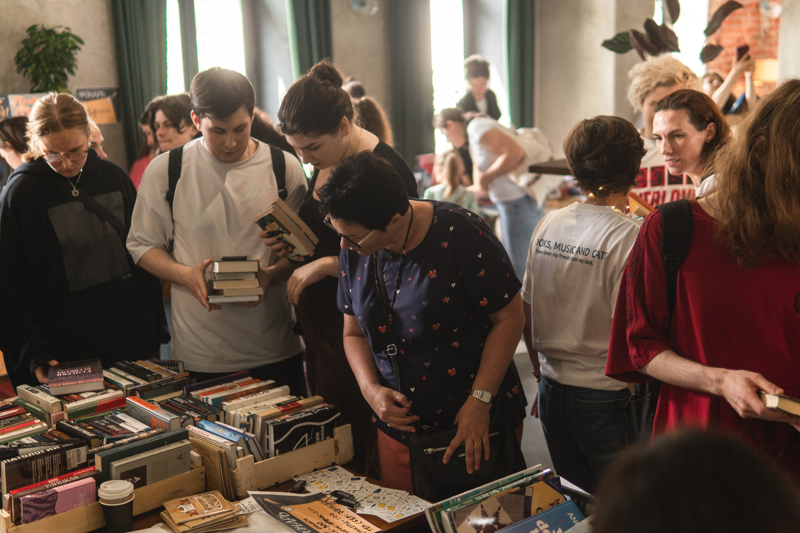 Благотворительный книжный маркет «ФОНАРЬ». Портретный и репортажный фотограф в Воронеже: Анастасия Пузикова