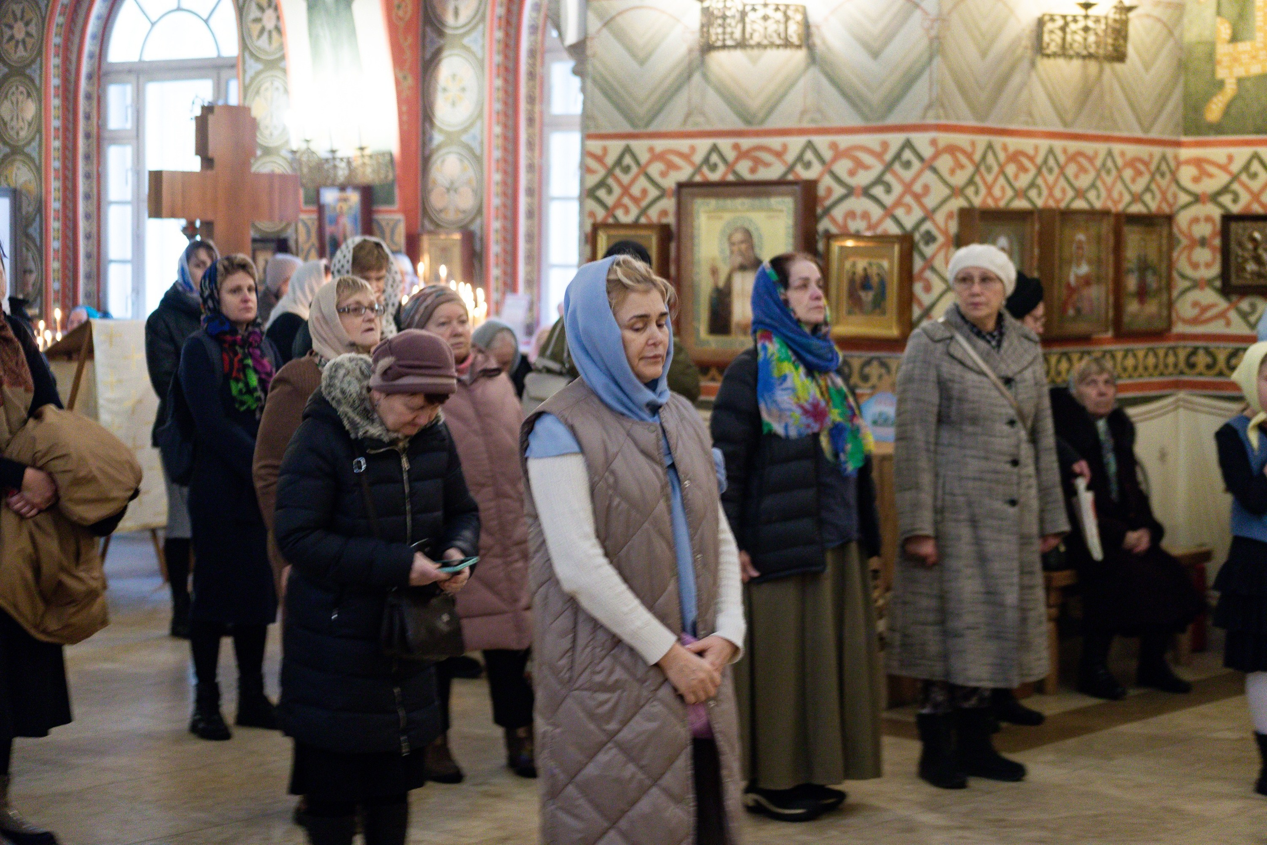 Праздничное богослужение Святителю Николаю 19 декабря. Интерьерный фотограф в Москве Роман Потапов
