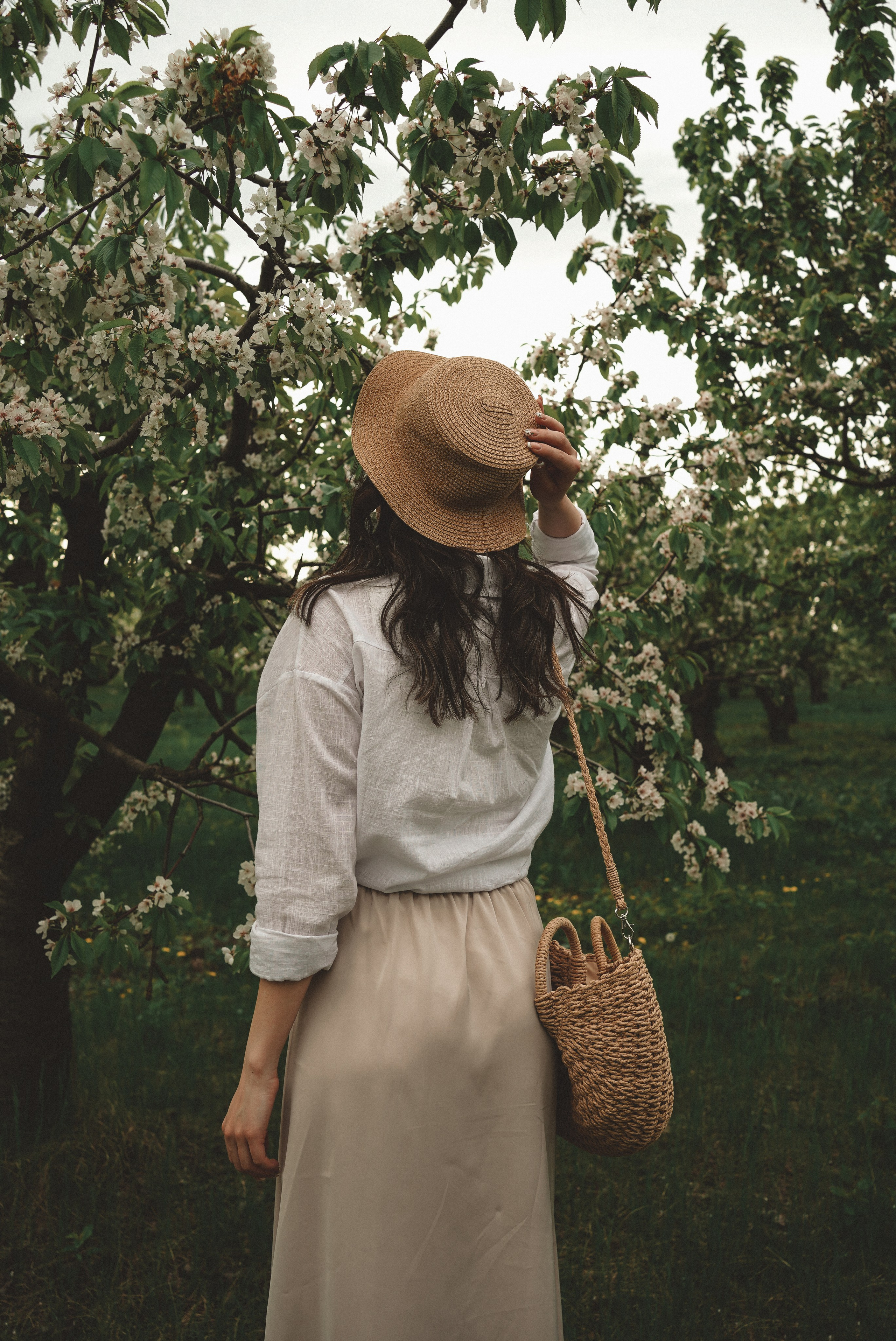 Фотосессия в цветущем саду в пос. Мускатный. Фотограф Ростов-на-Дону. Свадебный фотограф в Ростове-на-Дону. Таинство Крещения и Венчания, семейные фотосессии. Алёна Чёботова