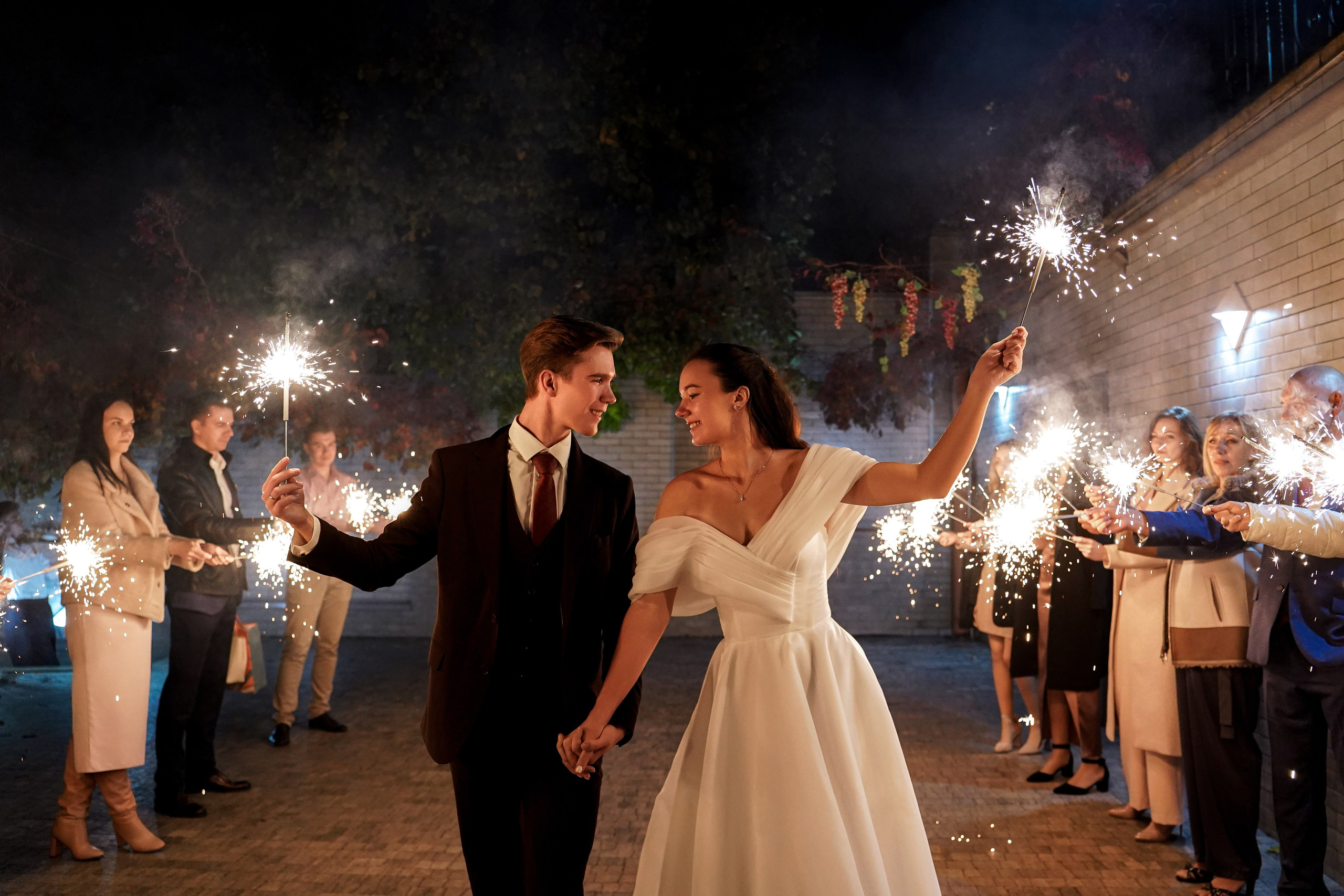 Свадебный банкет в беседке. Свадебный фотограф в Ростове-на-Дону. Таинство Крещения и Венчания, семейные фотосессии. Алёна Чёботова