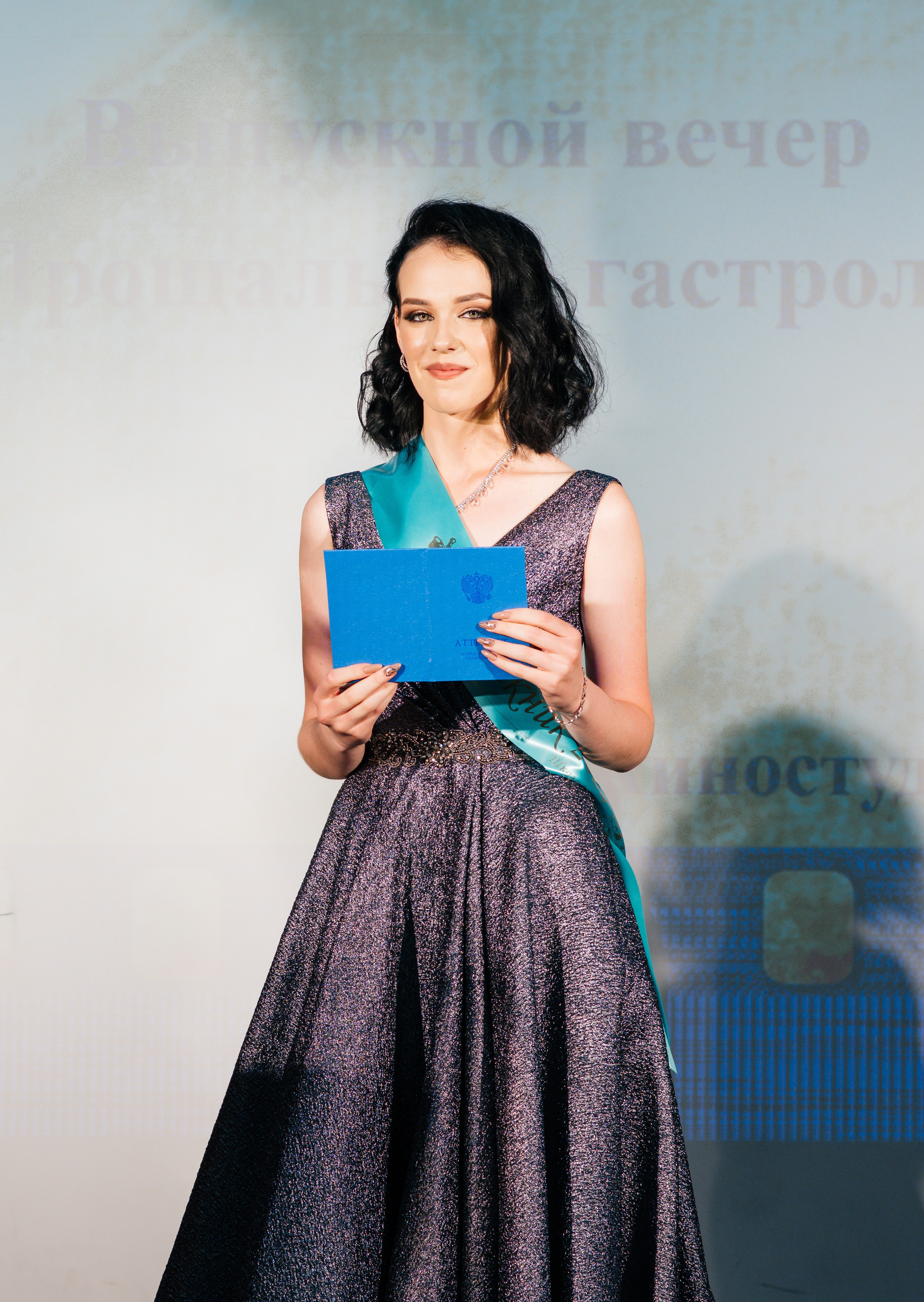 Вручение аттестатов. Выпускные альбомы в Подольске Москве и МО